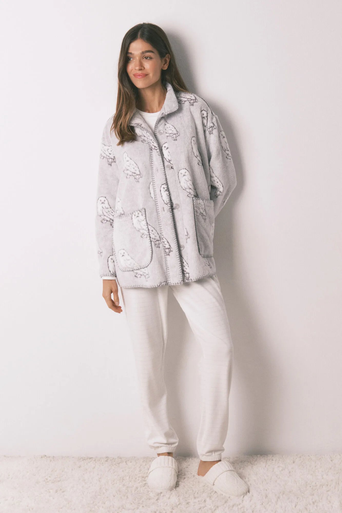 Women Secret_Dark Grey_Short Robe in Grey Furry Fleece Fabric "Hedwig"_4412216_44_03