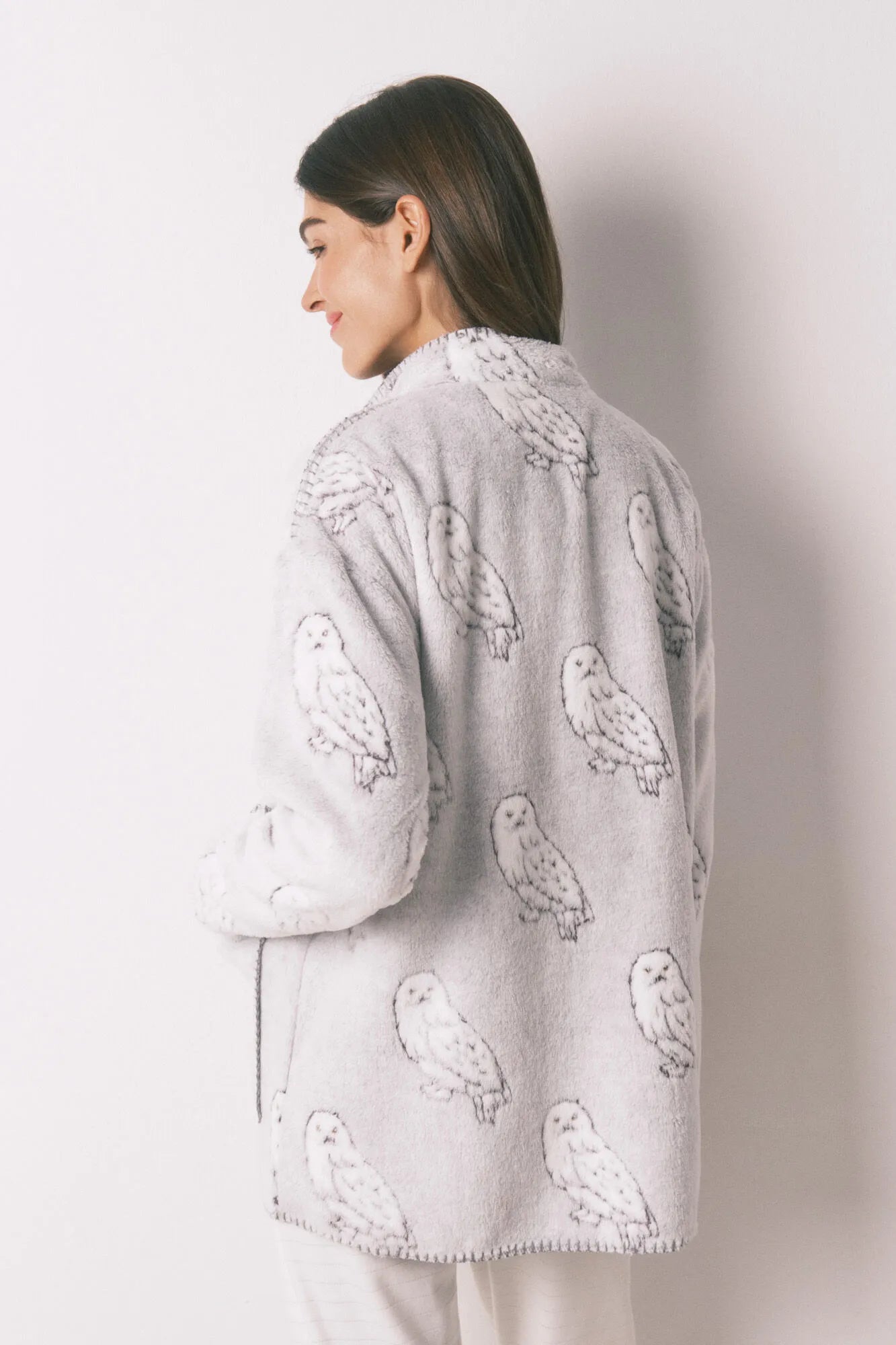 Women Secret_Dark Grey_Short Robe in Grey Furry Fleece Fabric "Hedwig"_4412216_44_07