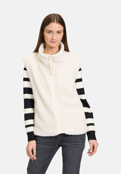 Betty Barclay_White Sand_Faux Fur Vest with Pockets_4447-3278_1032_02