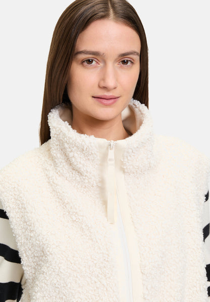 Betty Barclay_White Sand_Faux Fur Vest with Pockets_4447-3278_1032_07