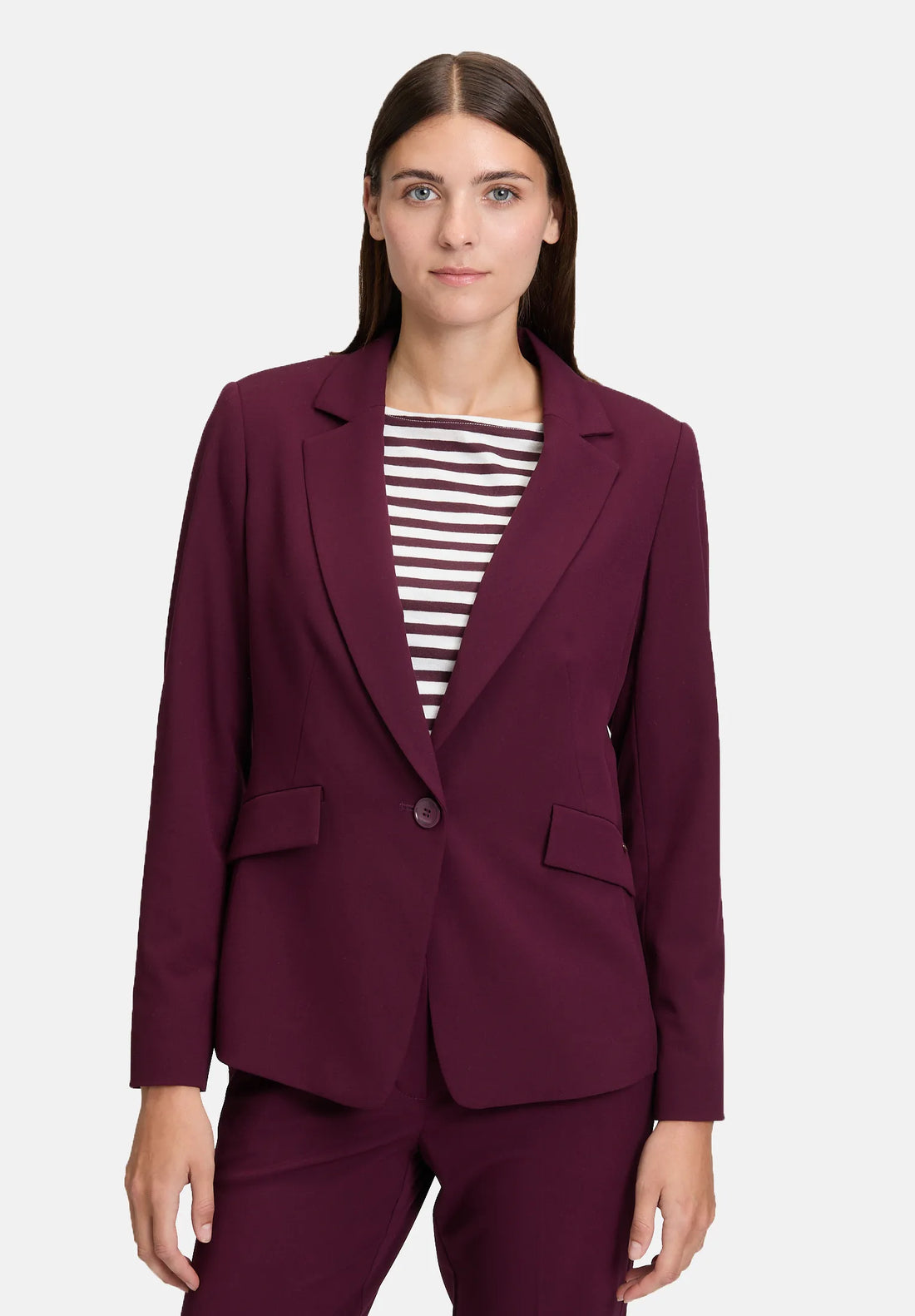 Betty Barclay_Dark Aubergine_Short Blazer with Pockets_4459-3747_4685_01