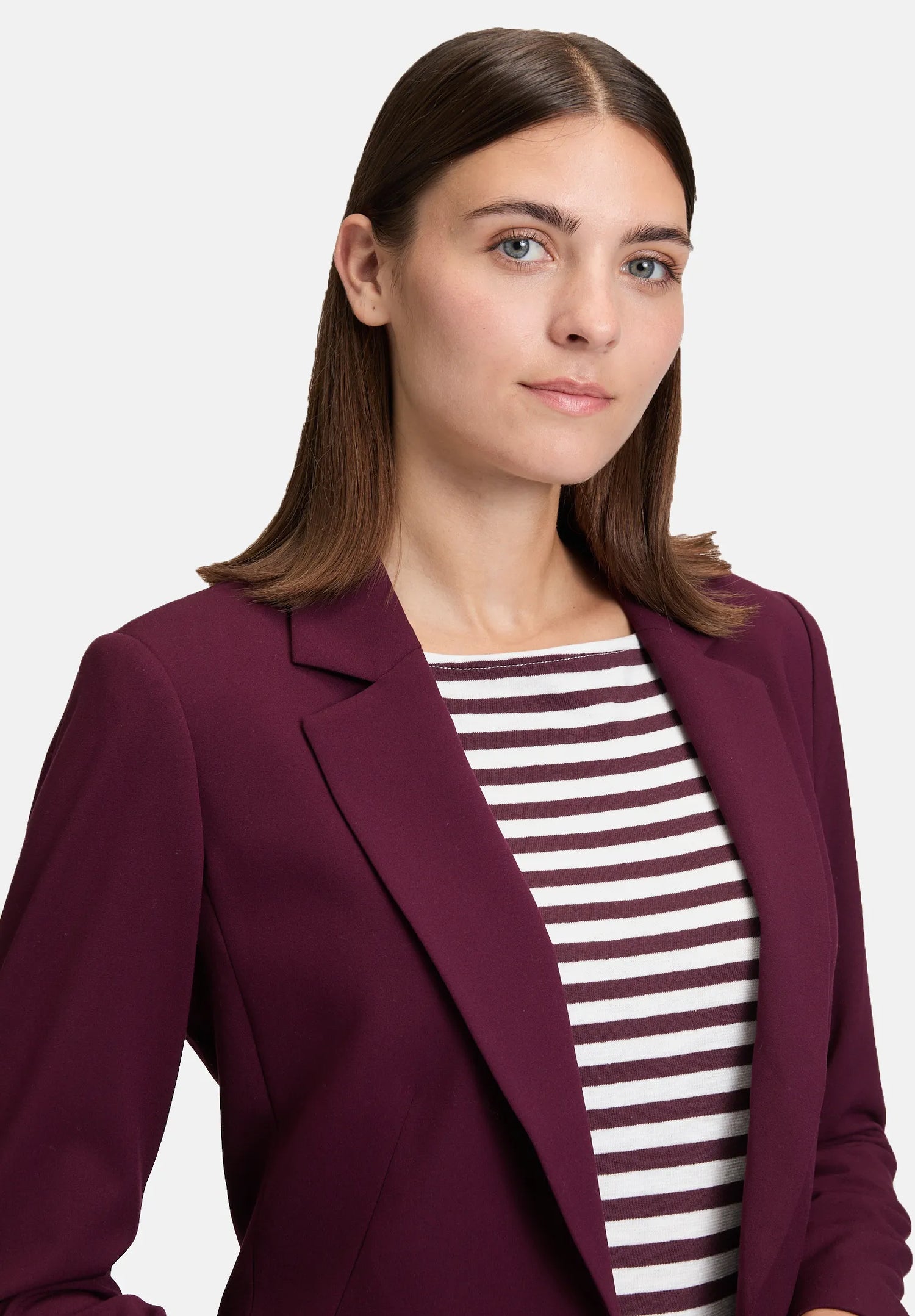 Betty Barclay_Dark Aubergine_Short Blazer with Pockets_4459-3747_4685_06