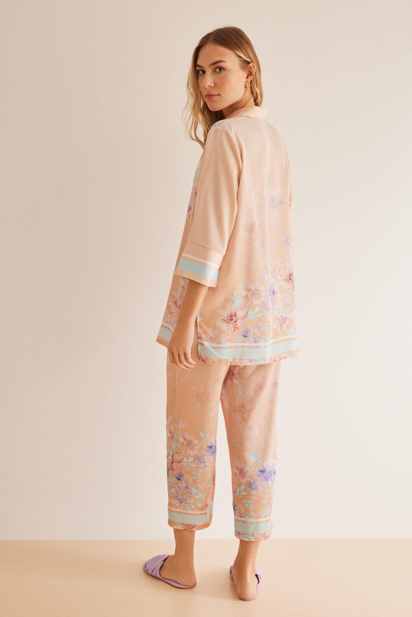 Pyjamas With All-Over Print_4467951_57_04