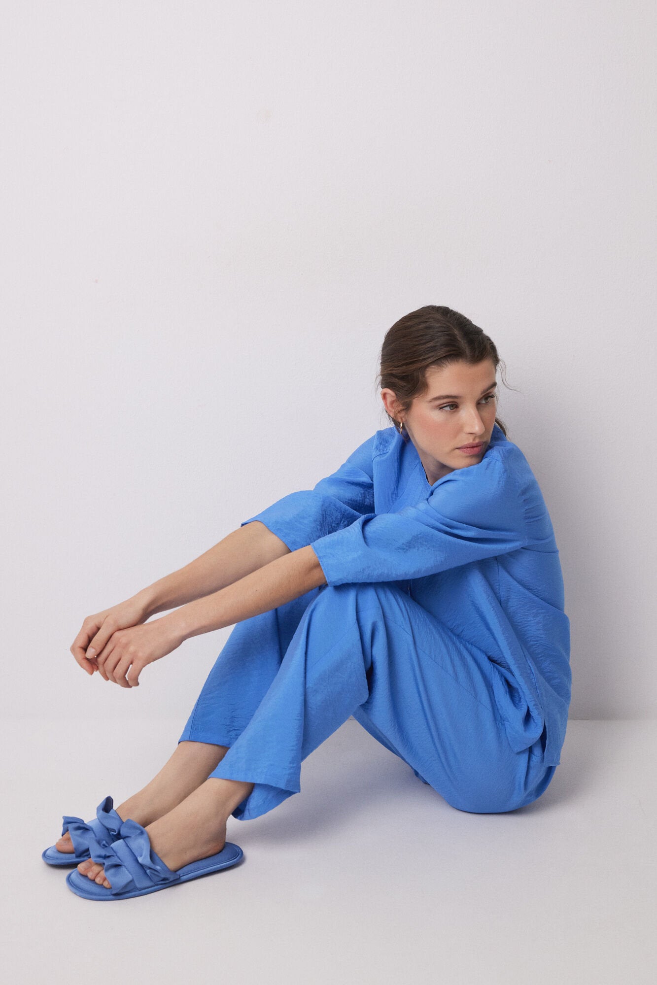 Women Secret_Long Blue Pleated Satin Pajama Shirt_4469714_19_02