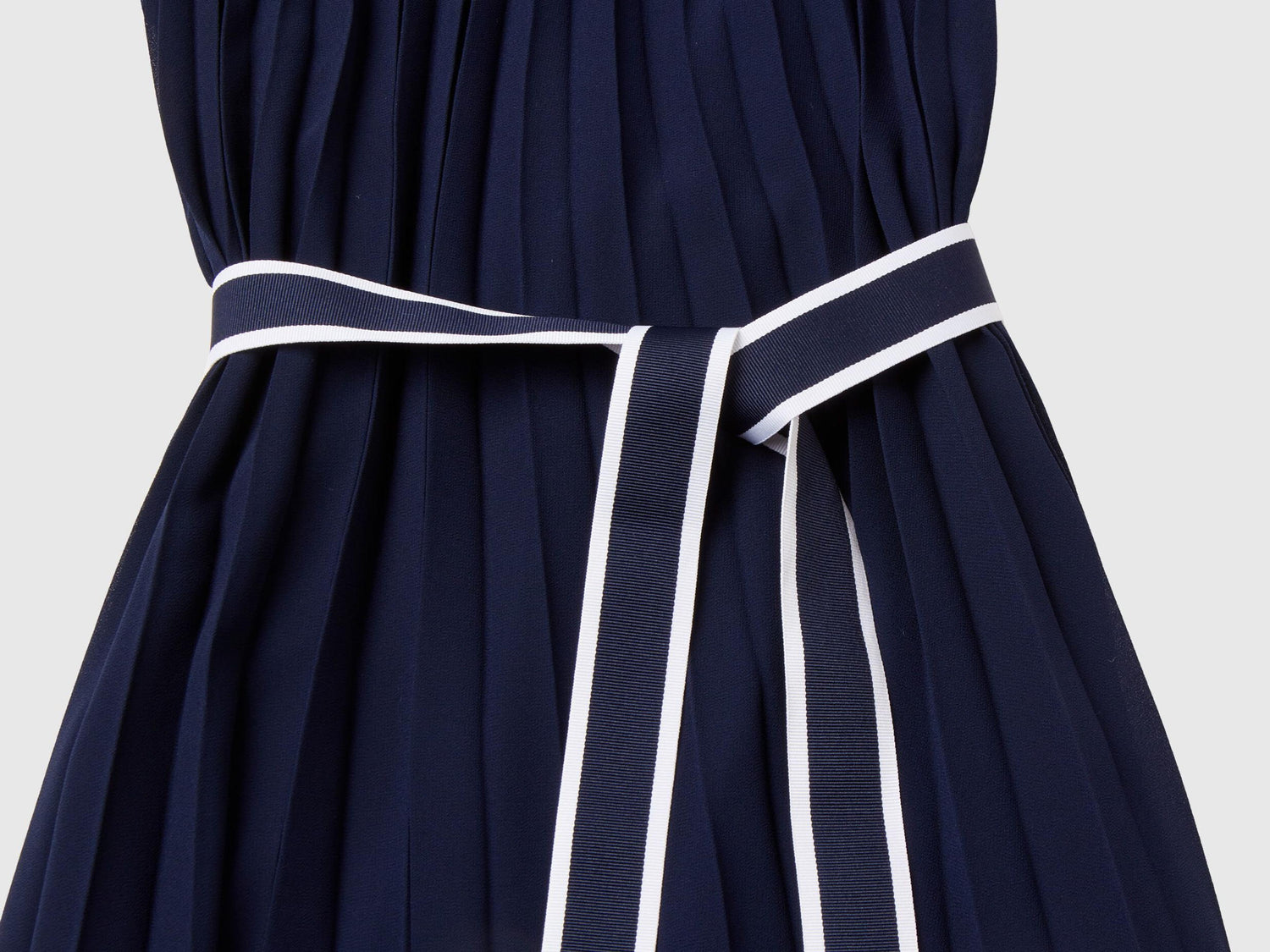 Pleated Dress With Belt_44BRCV02L_016_03