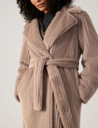 Cosy Coat With A Waist Belt_04