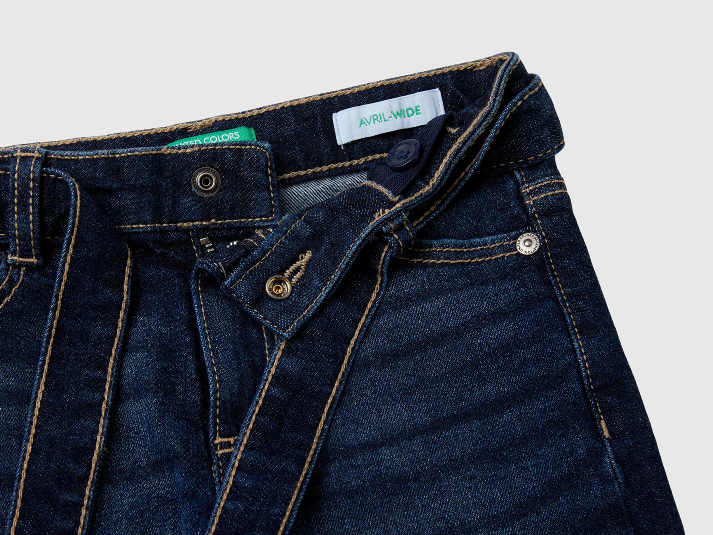 Wide Fit Jeans In "Eco-Recycle" Denim_45ONGE01Y_901_03