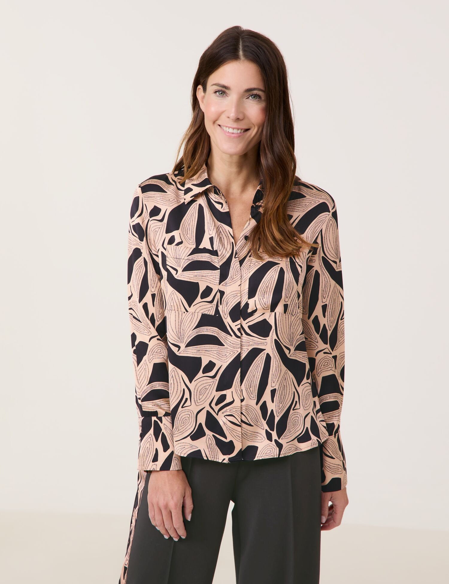 Sustainable Blouse with Allover Pattern_460031-31439_1143_01