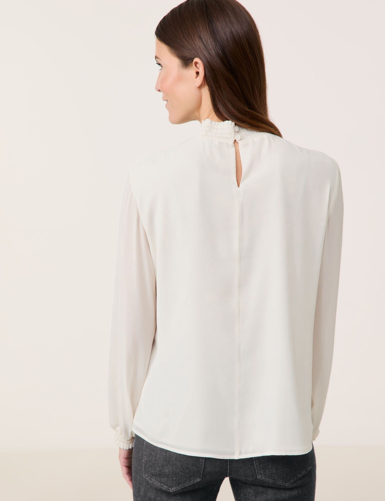 Chiffon Blouse with Semi-Transparent Overlayer_460035-31404_90118_06