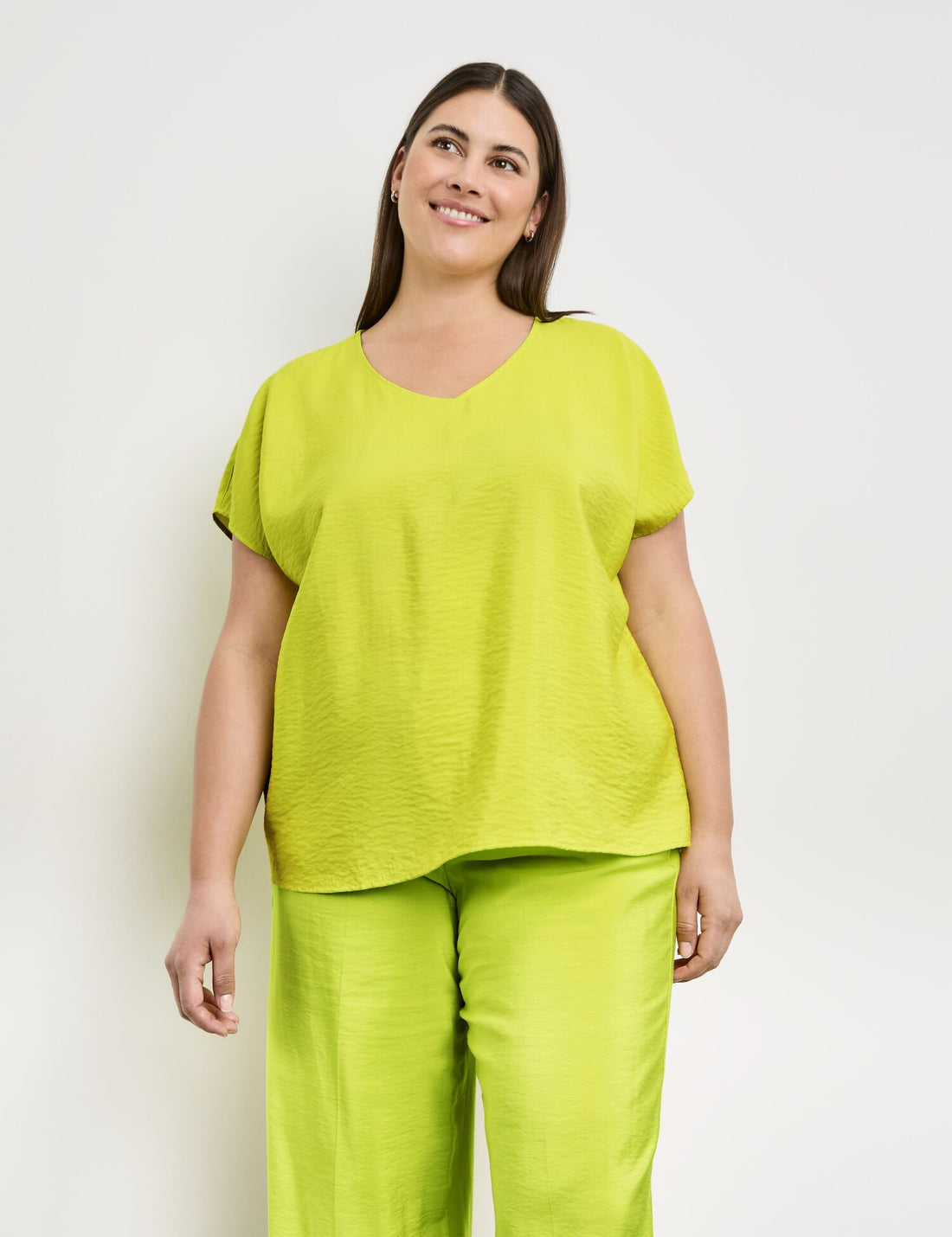 Blouse Top With A Subtle Shimmer_460040-21052_5600_03