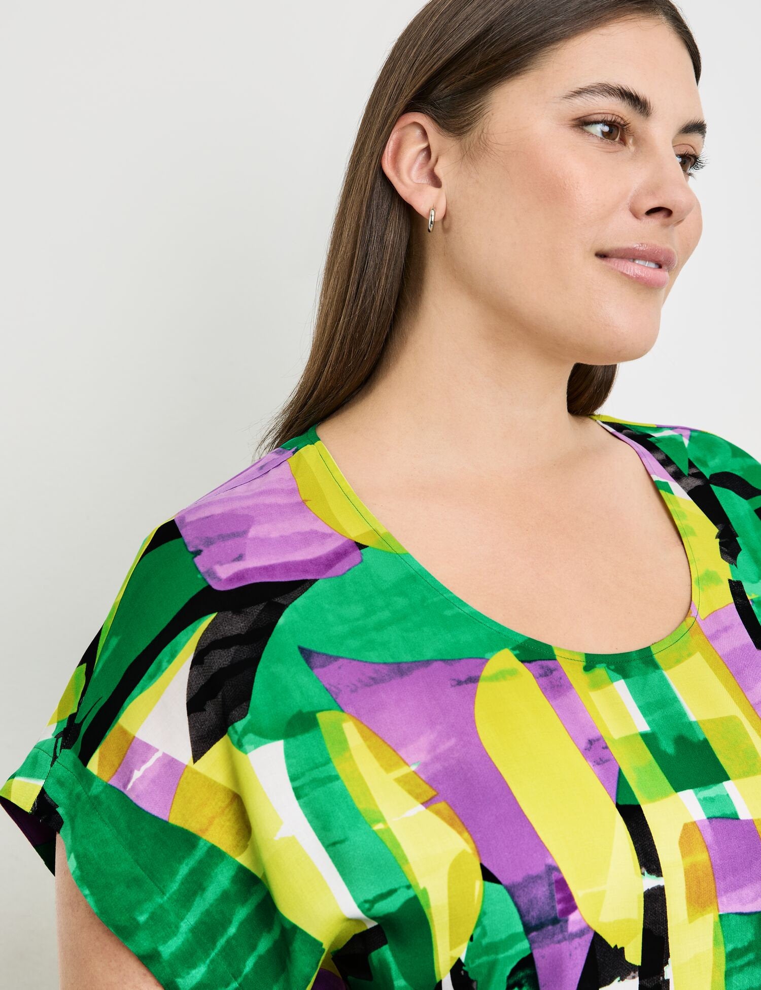 Blouse Top With A Colourful Print_460047-21064_5602_02