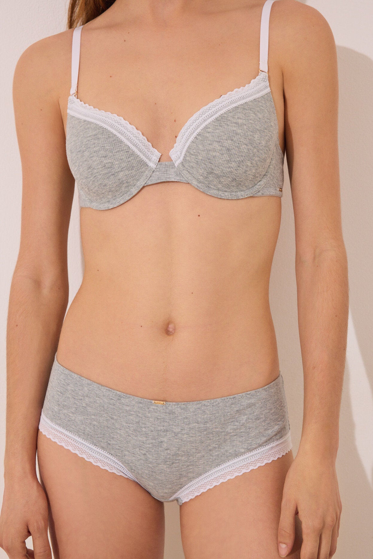 Women Secret_Gray Lace Ribbed Cotton Boxers Panty_4639792_46_03