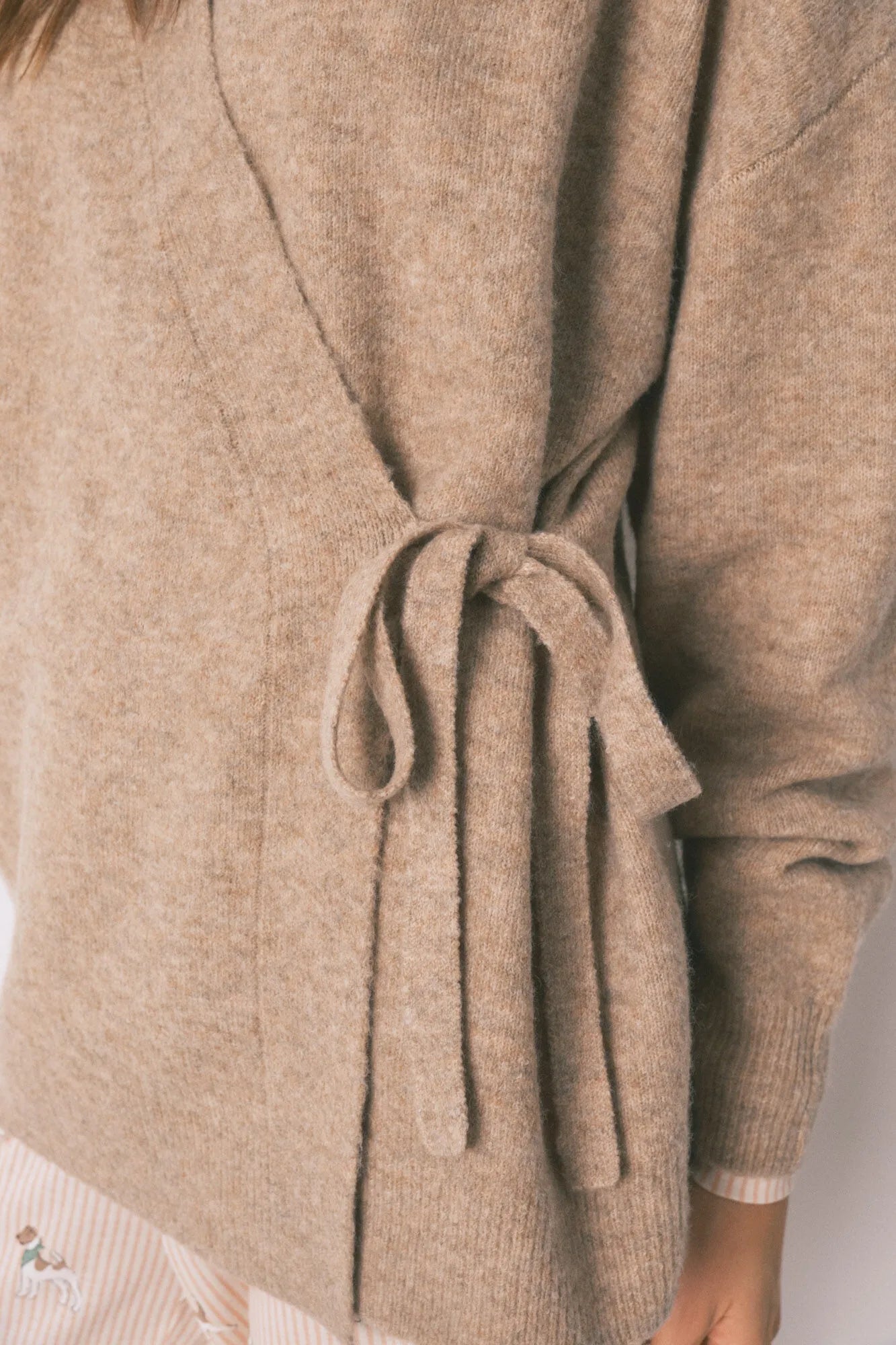 Women Secret_Light Brown_Pink Knit Short Plain Cardigan_4683596_32_07