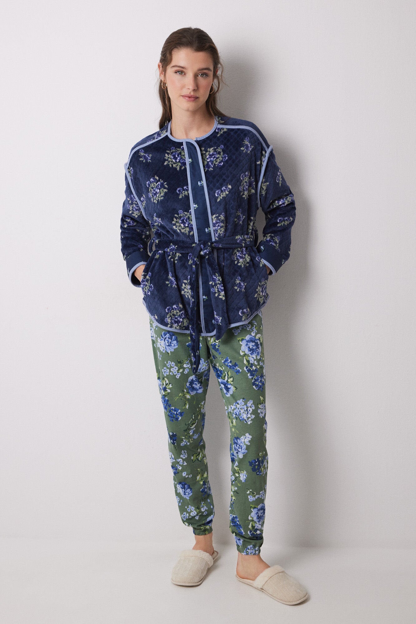 Women Secret_Short Robe with Soft Fleece Fabric in Flowers_4689182_12_02