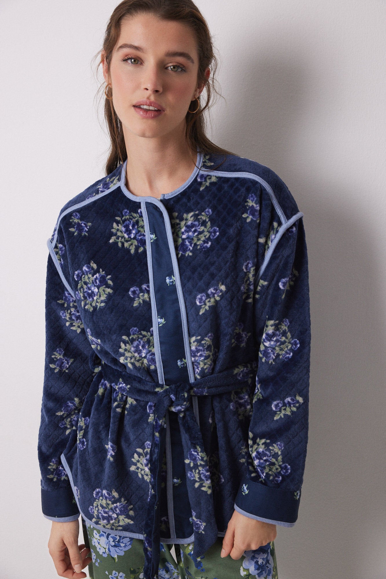 Women Secret_Short Robe with Soft Fleece Fabric in Flowers_4689182_12_03