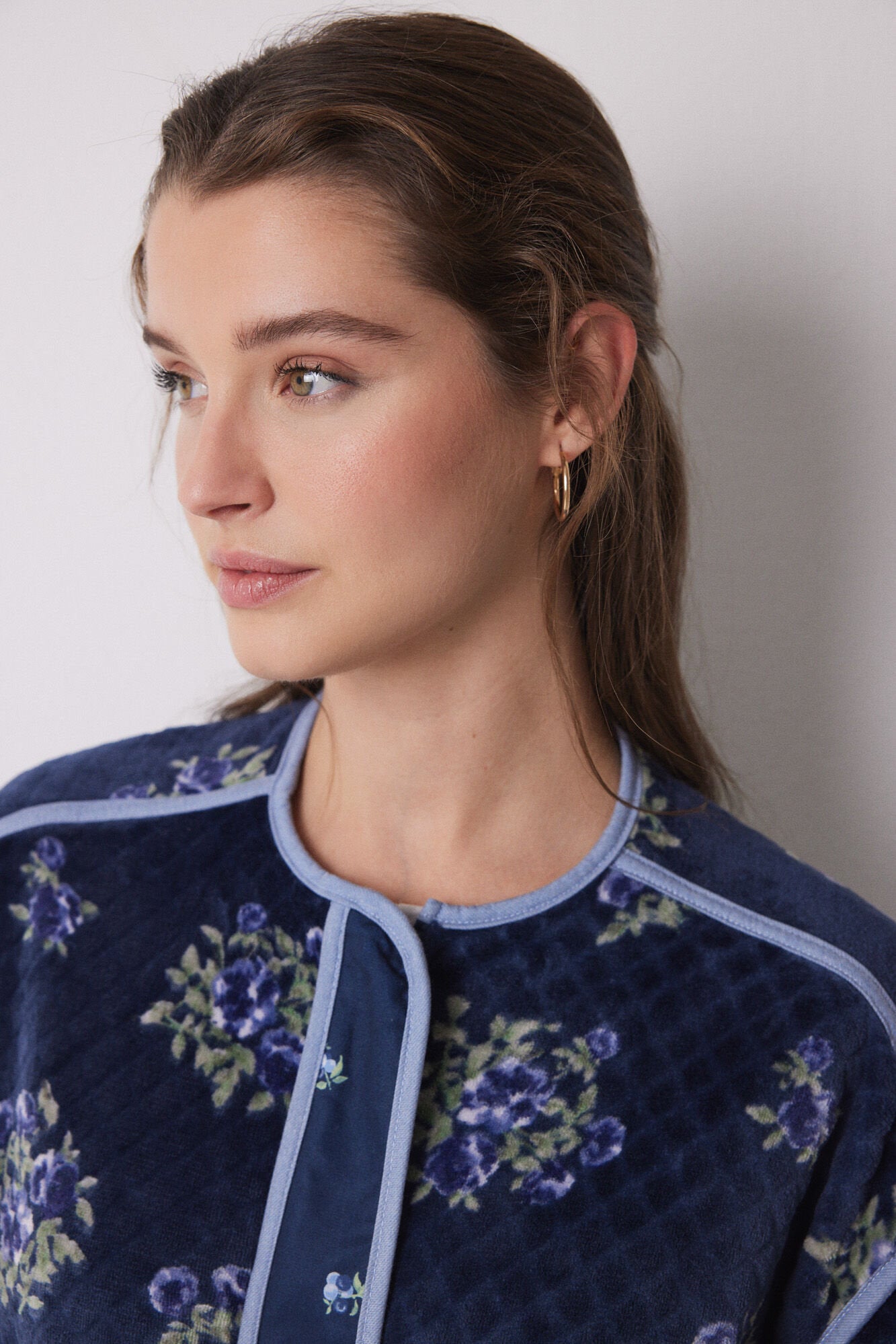Women Secret_Short Robe with Soft Fleece Fabric in Flowers_4689182_12_04