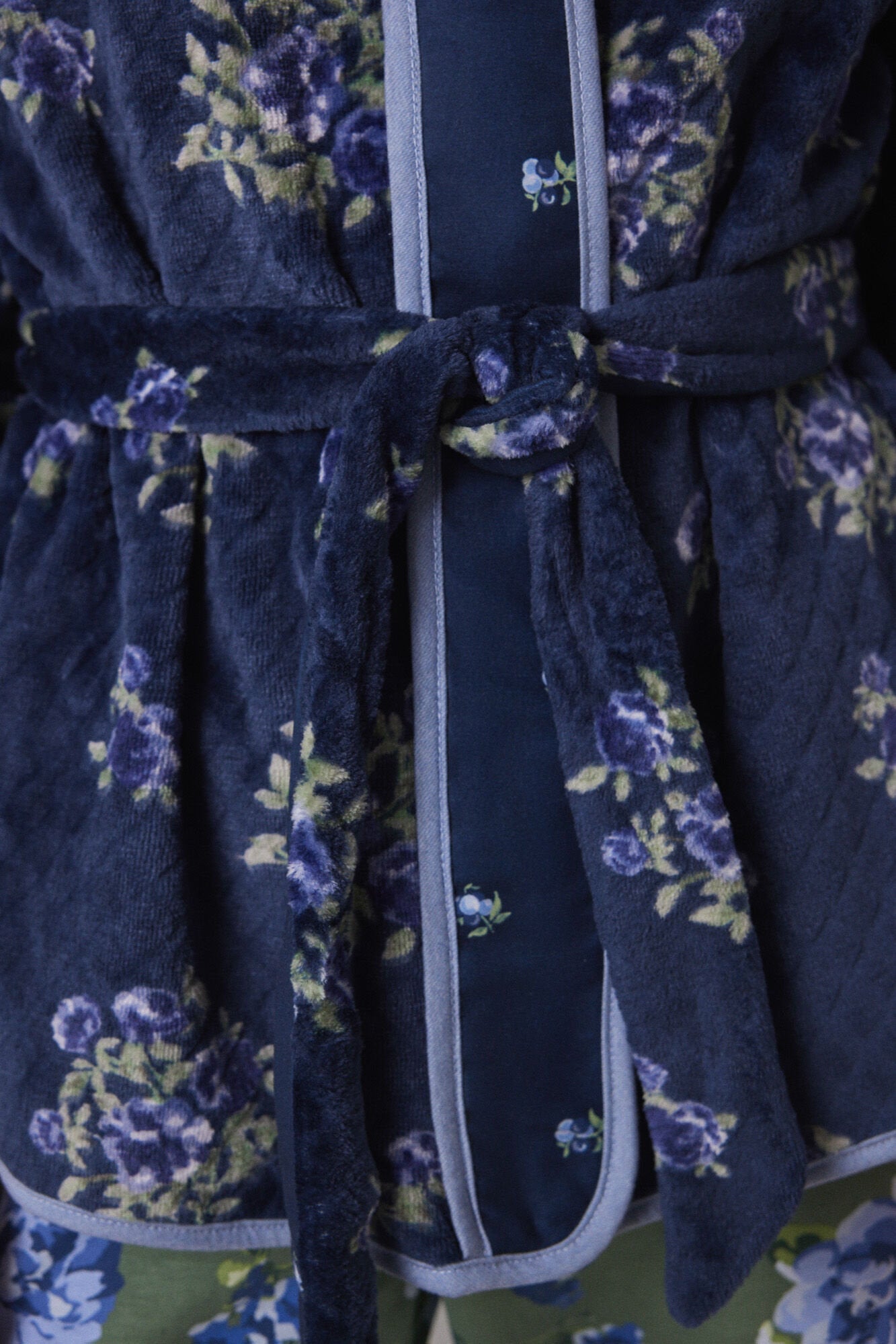 Women Secret_Short Robe with Soft Fleece Fabric in Flowers_4689182_12_05
