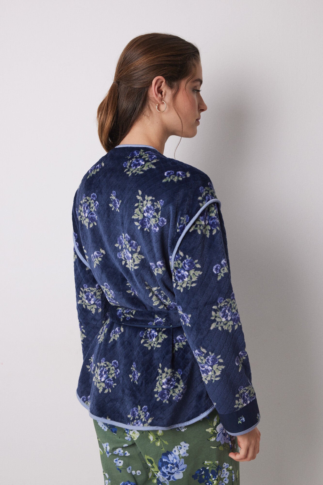 Women Secret_Short Robe with Soft Fleece Fabric in Flowers_4689182_12_06