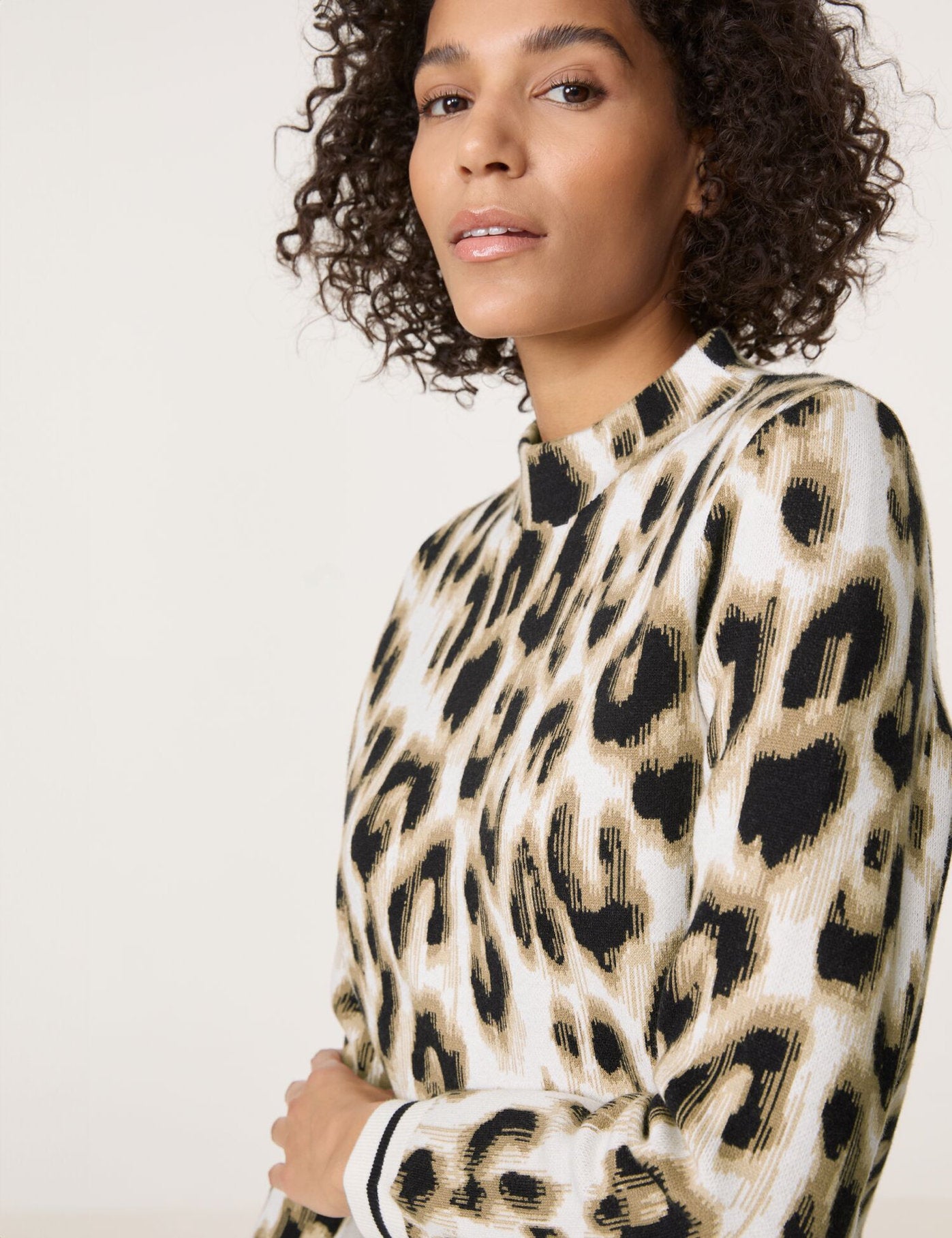 Jacquard Jumper With An Animal Print_471013-35711_9103_04