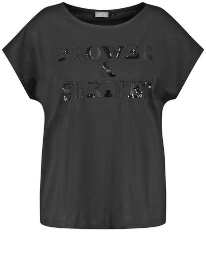 T-Shirt With Decorative Lettering_471028-26123_1102_07