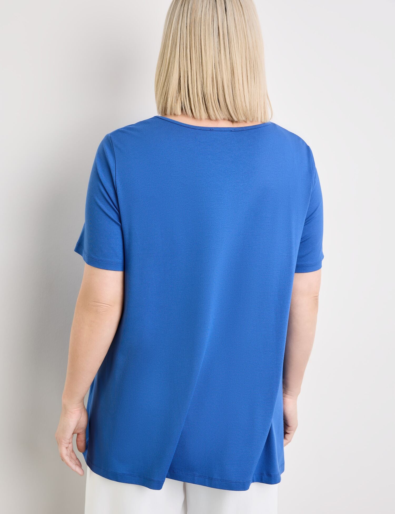 T-Shirt With A Floral Print - BEVAVA