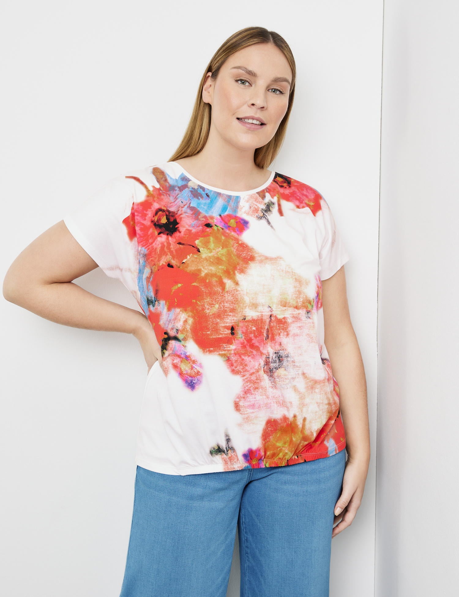 Short Sleeve Top With A Floral Front Print_471048-26114_9602_01