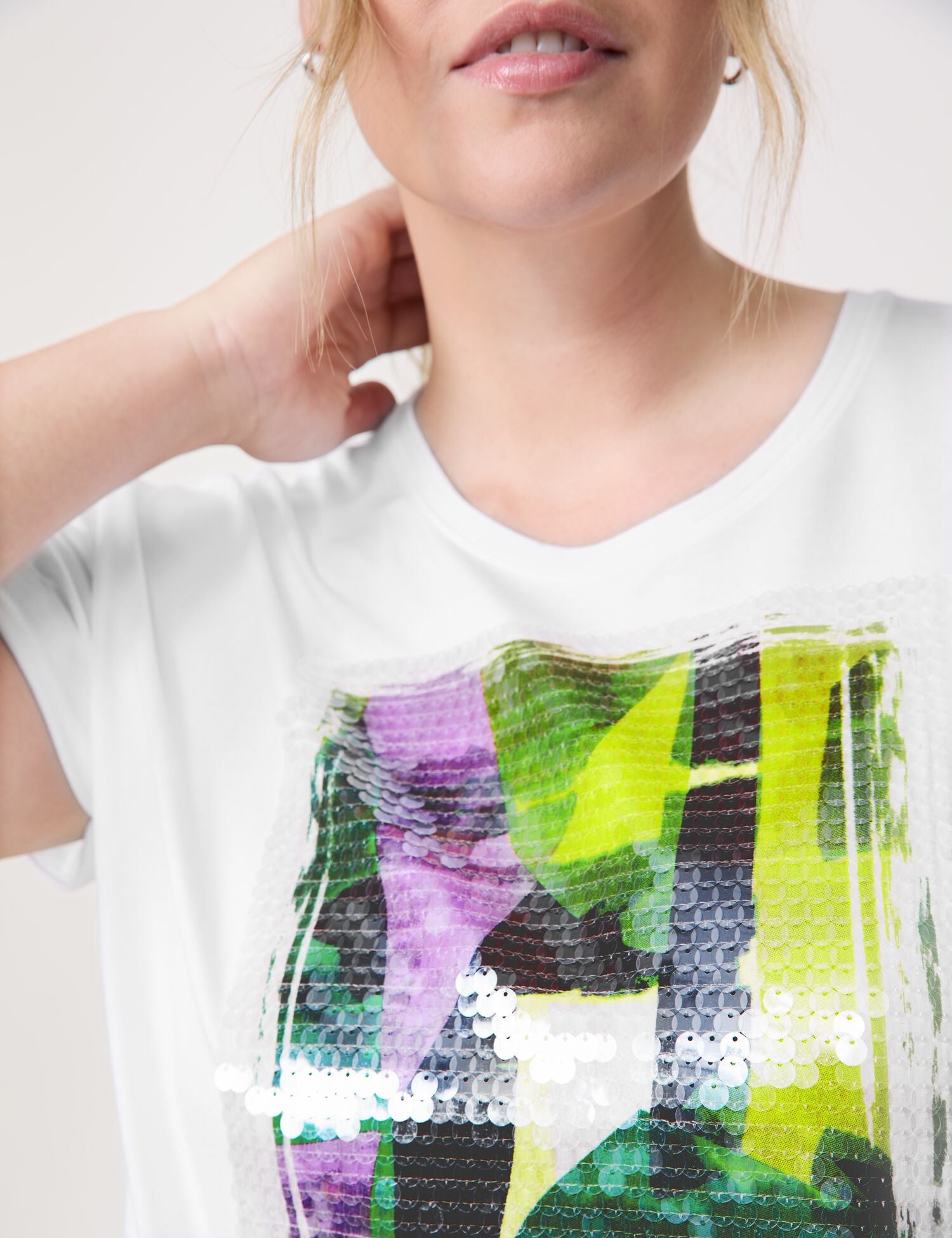 Casual Shirt With A Decorative Front Print_471049-26201_9602_03