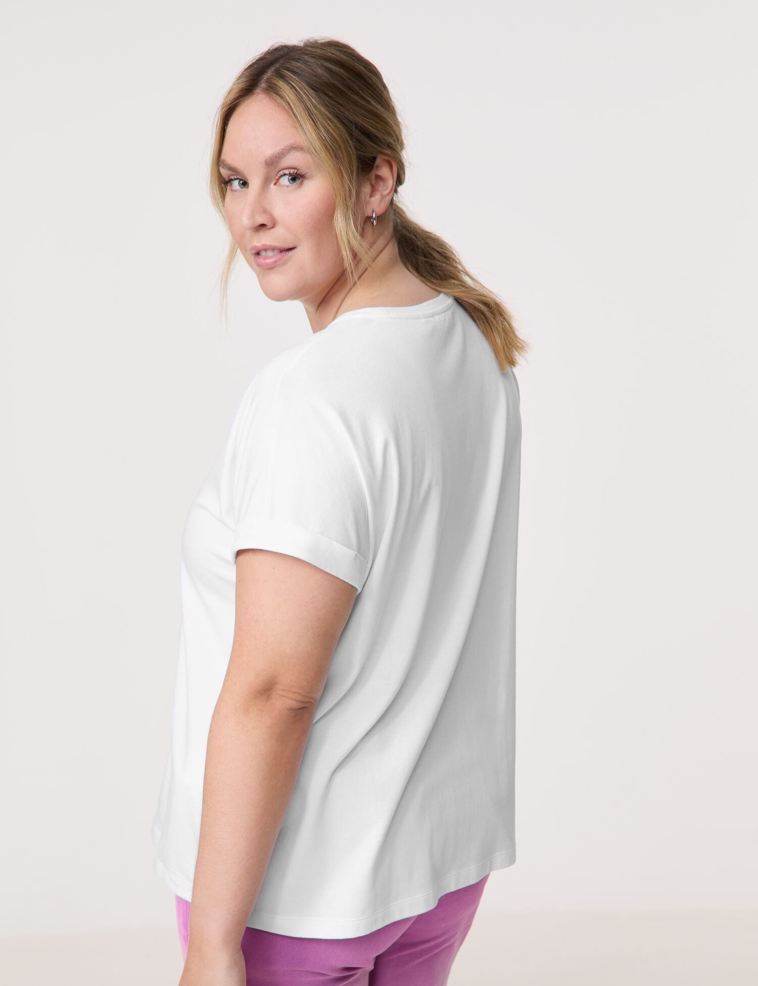 Casual Shirt With A Decorative Front Print_471049-26201_9602_04