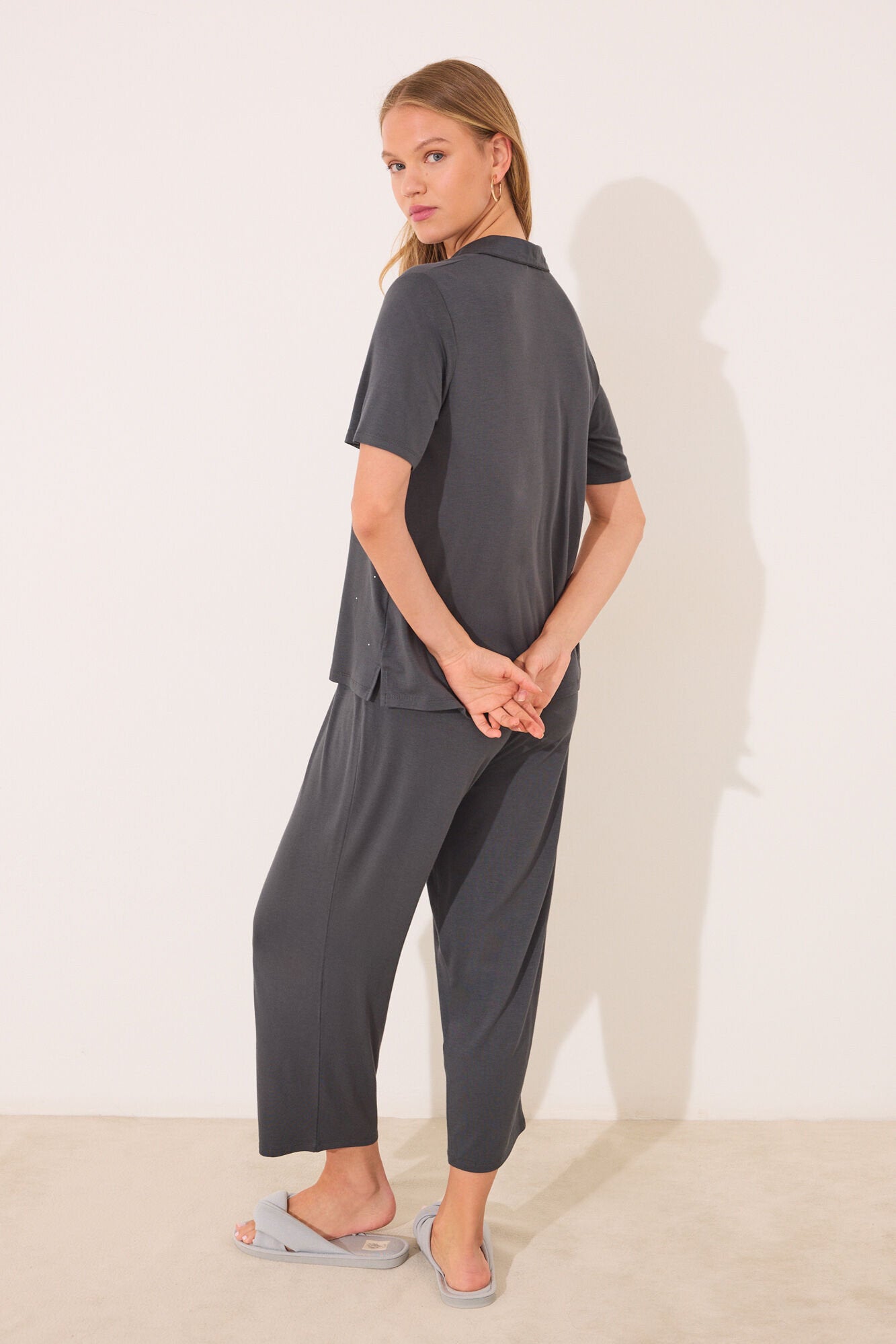 Women Secret_Gray Viscose Capri Classic Pyjamas_4752520_40_05