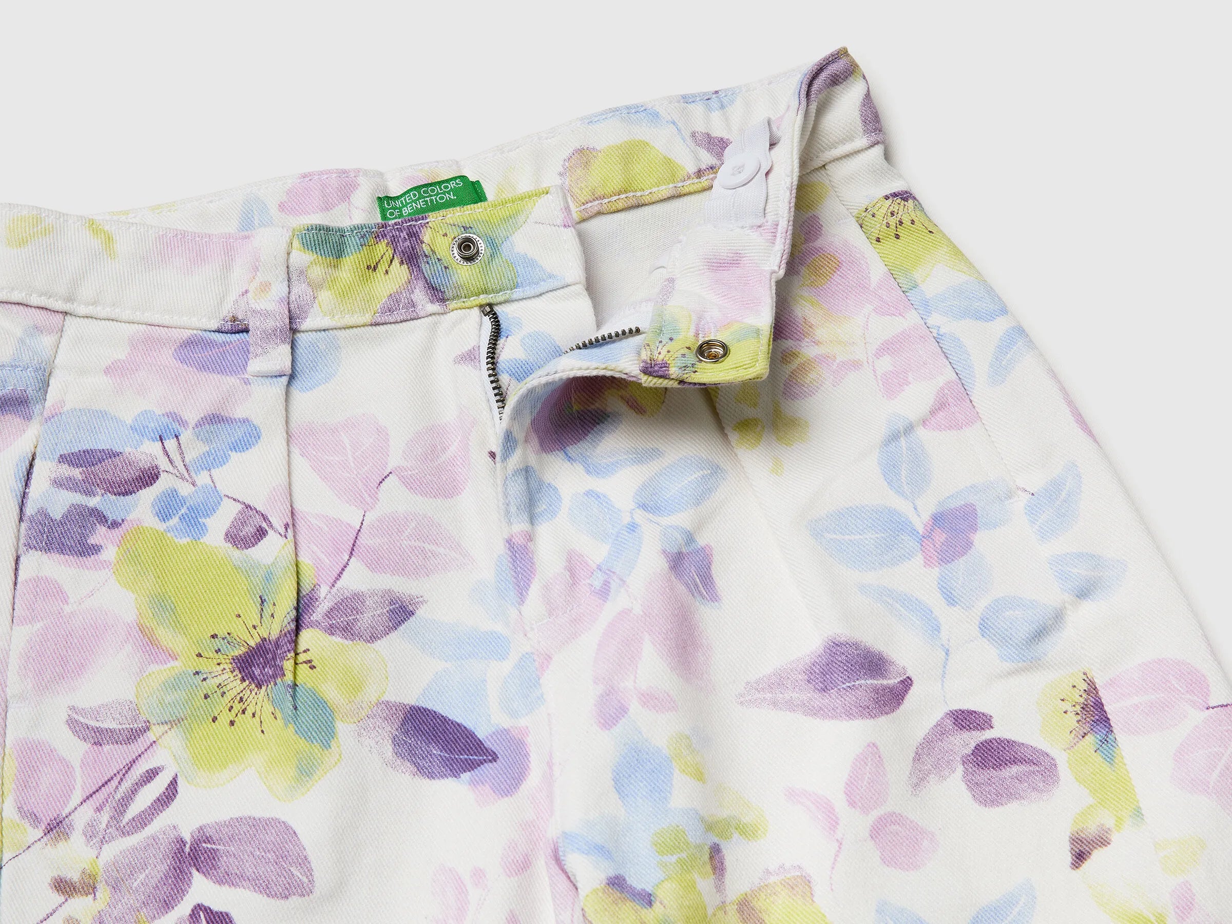 Benetton White Girls Baggy Fit Floral Trousers SKU: 47PPCF05S_67P Image 03