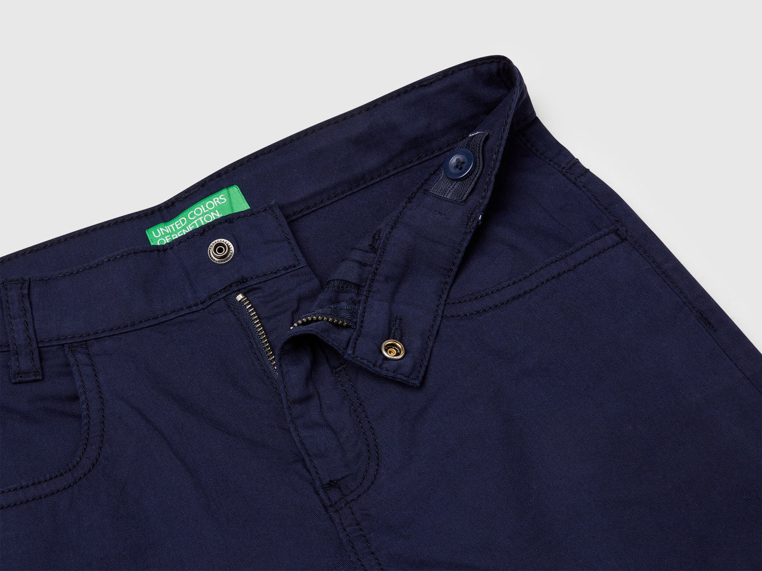 Benetton_Lightweight Bermudas_47RGC902U_252_03