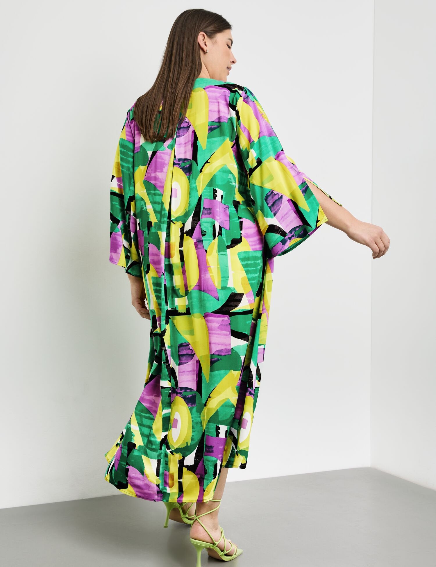 Boho Dress With A Colourful Print_480024-21064_5602_05