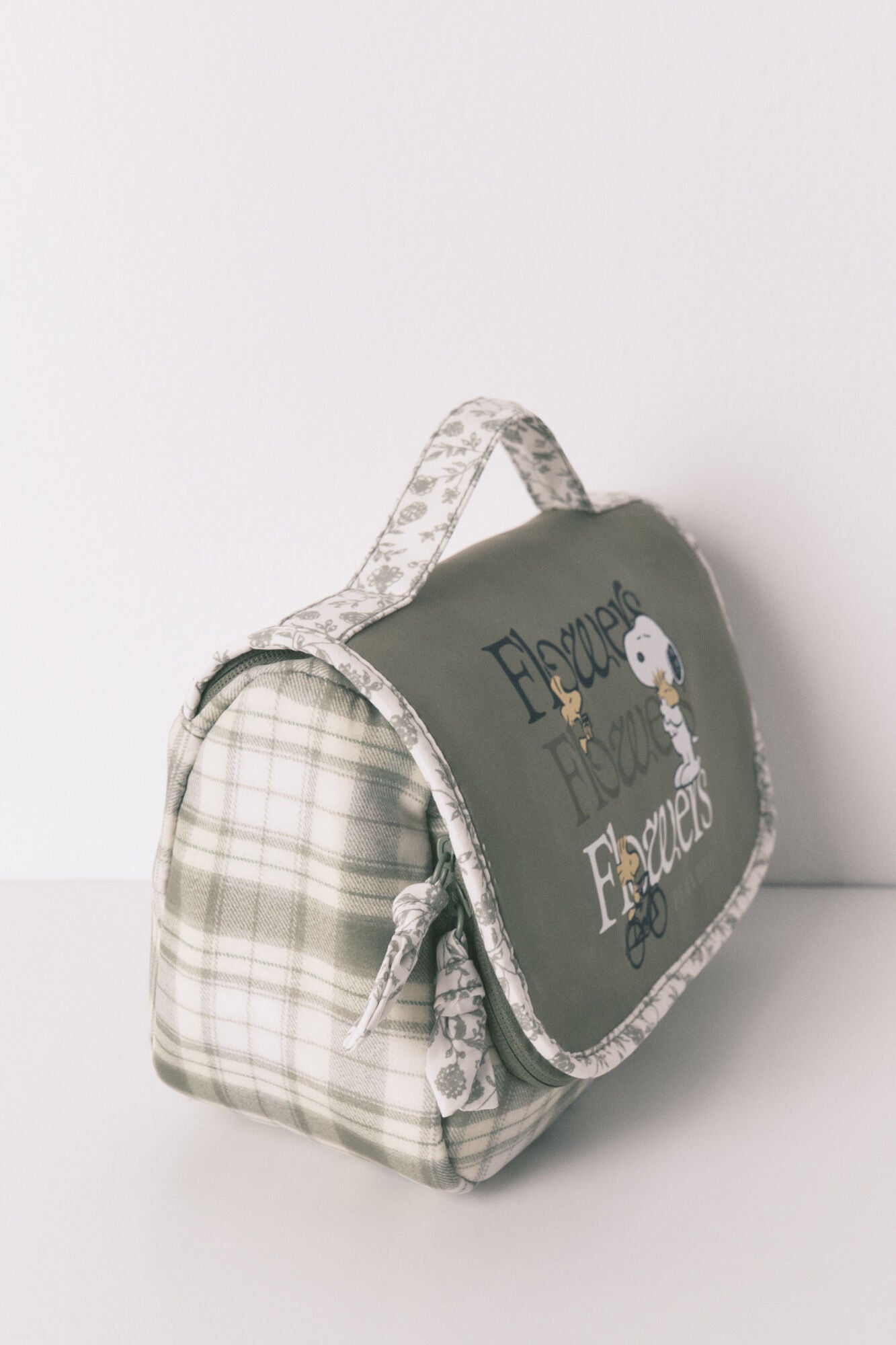 Women Secret_Green Print_Large Vanity Case with Green Snoopy Hanger_4842009_29_03