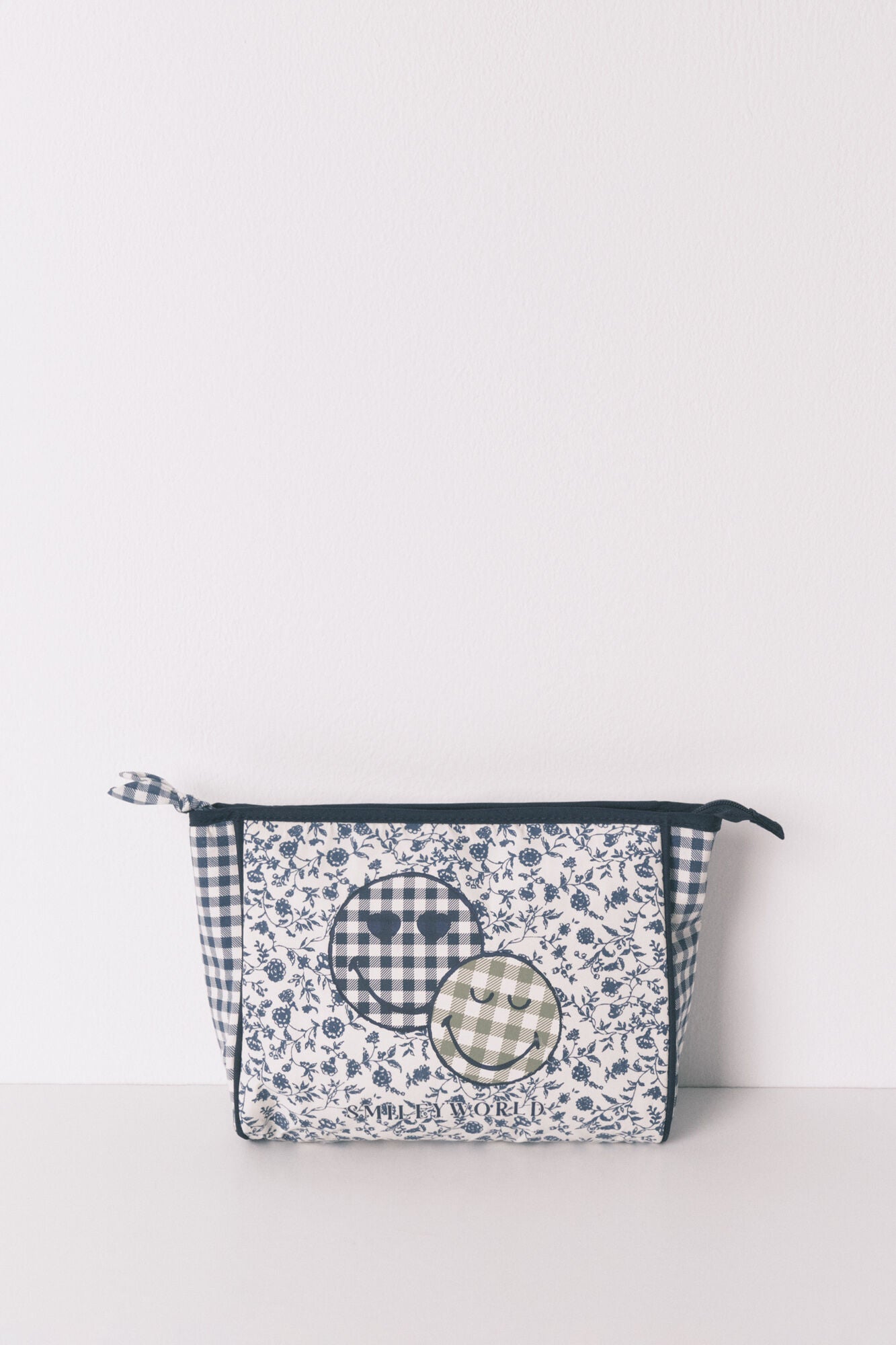 Women Secret_Blue Print_Medium Blue Smileyworld¨ Nylon Vanity Case_4842010_19_01