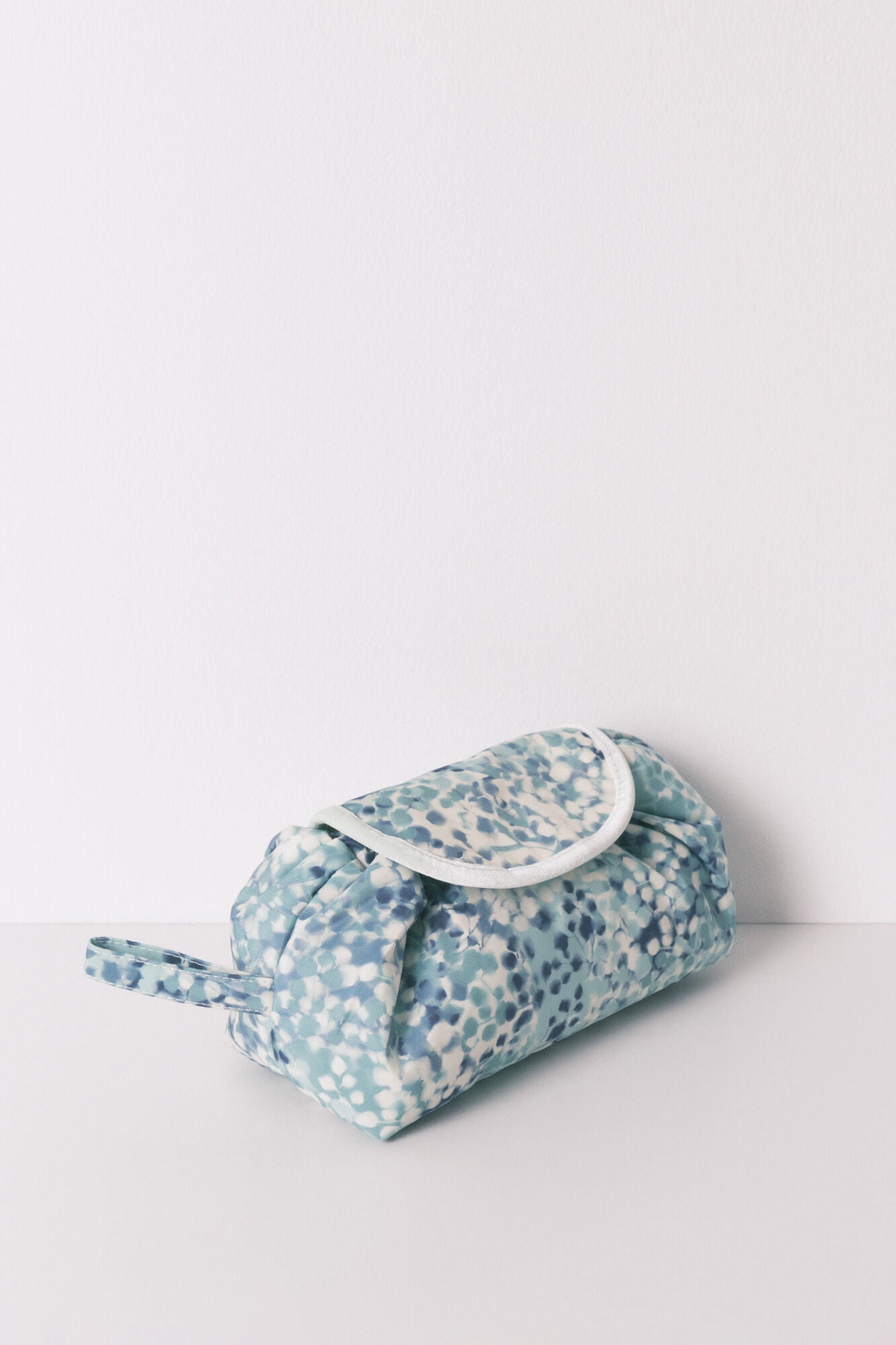 Women Secret_Multicoloured_Medium Multicoloured Floral Vanity Case_4842017_98_03