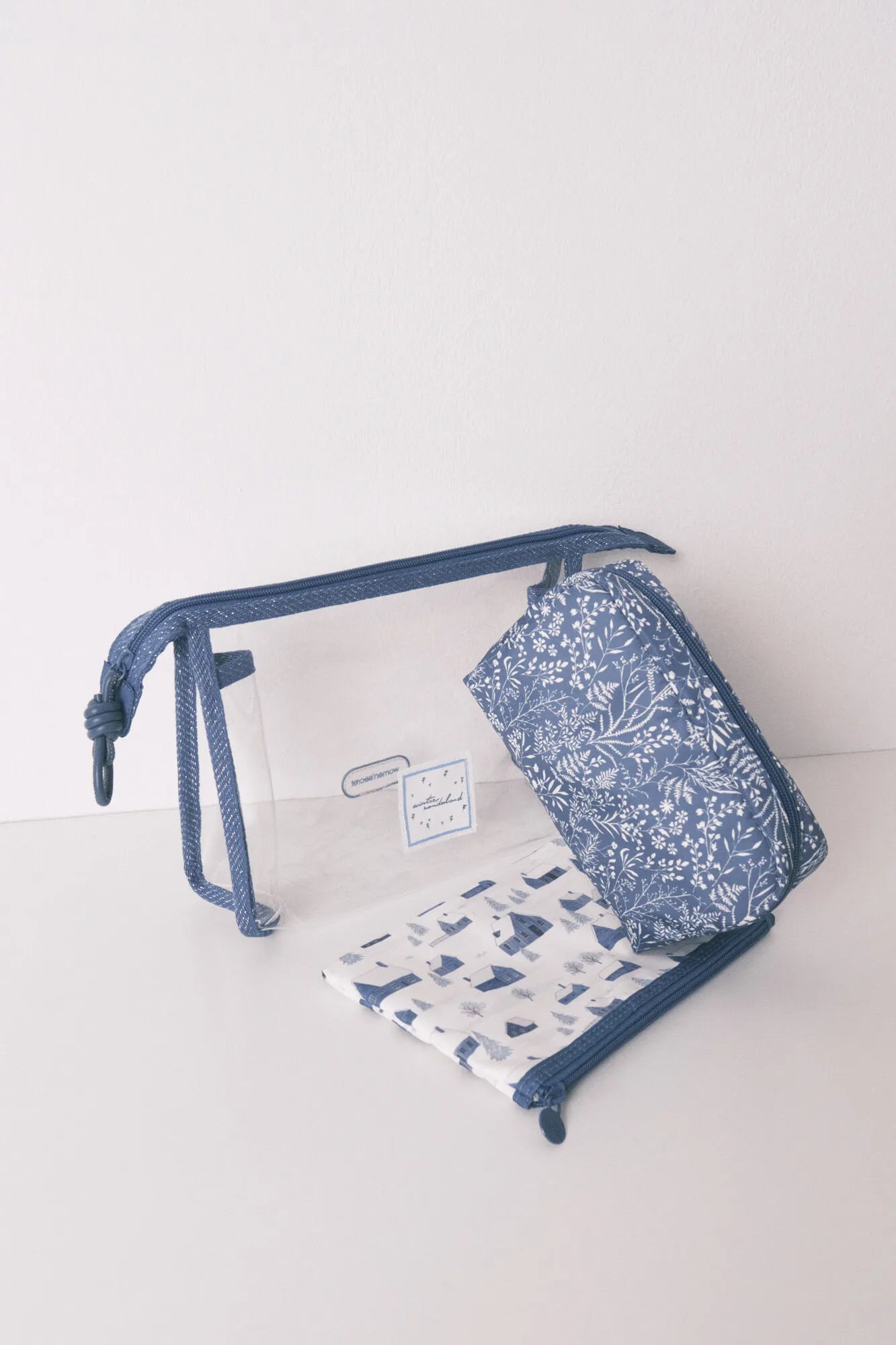 Women Secret_Multicoloured_Pack of 3 Toiletry Bags with Assorted Blue and White Prints_4842019_98_01