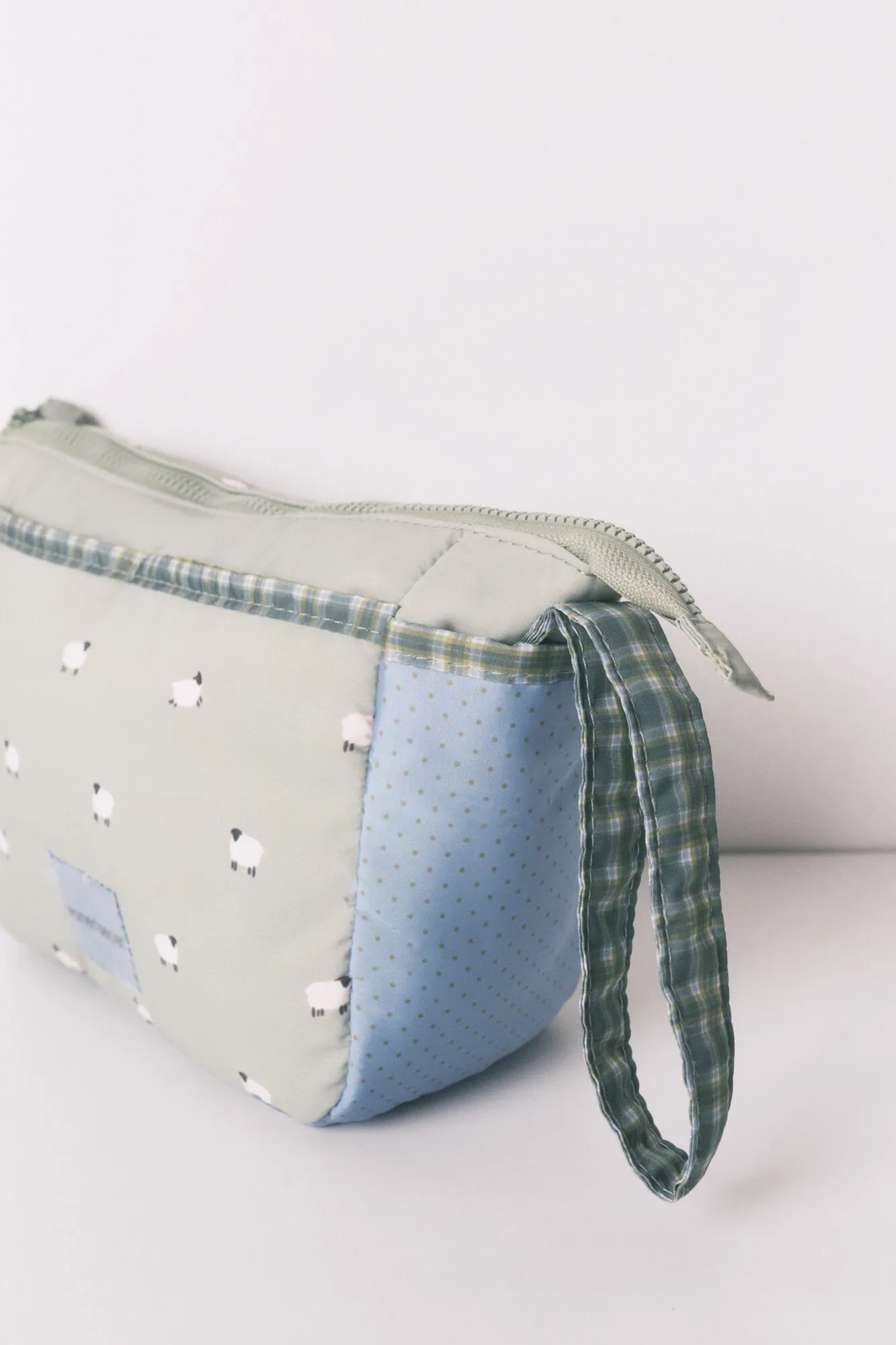 Women Secret_Green_Medium Zippered Sheep Zip Fastening Vanity Case_4842035_21_02