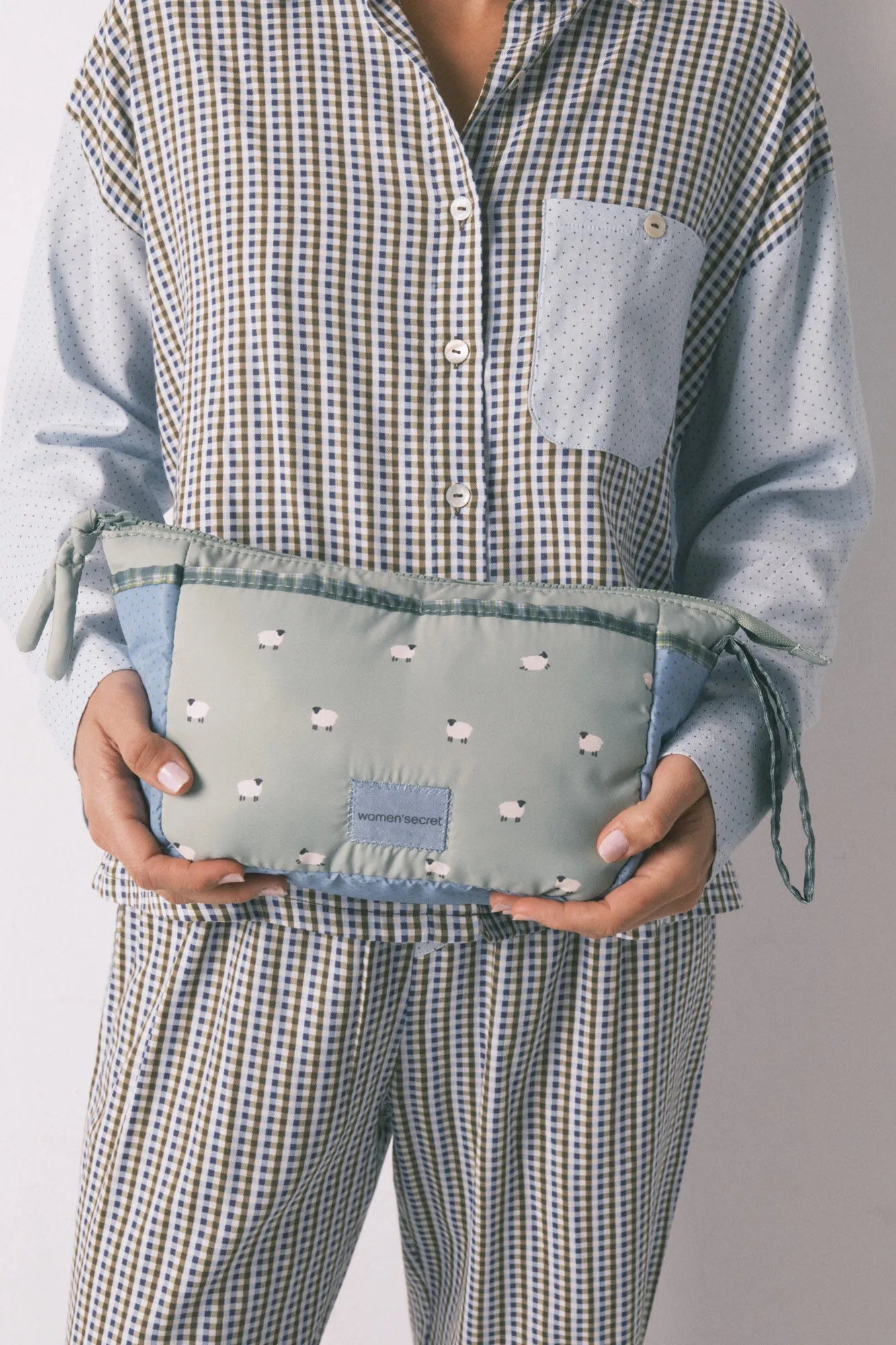 Women Secret_Green_Medium Zippered Sheep Zip Fastening Vanity Case_4842035_21_03