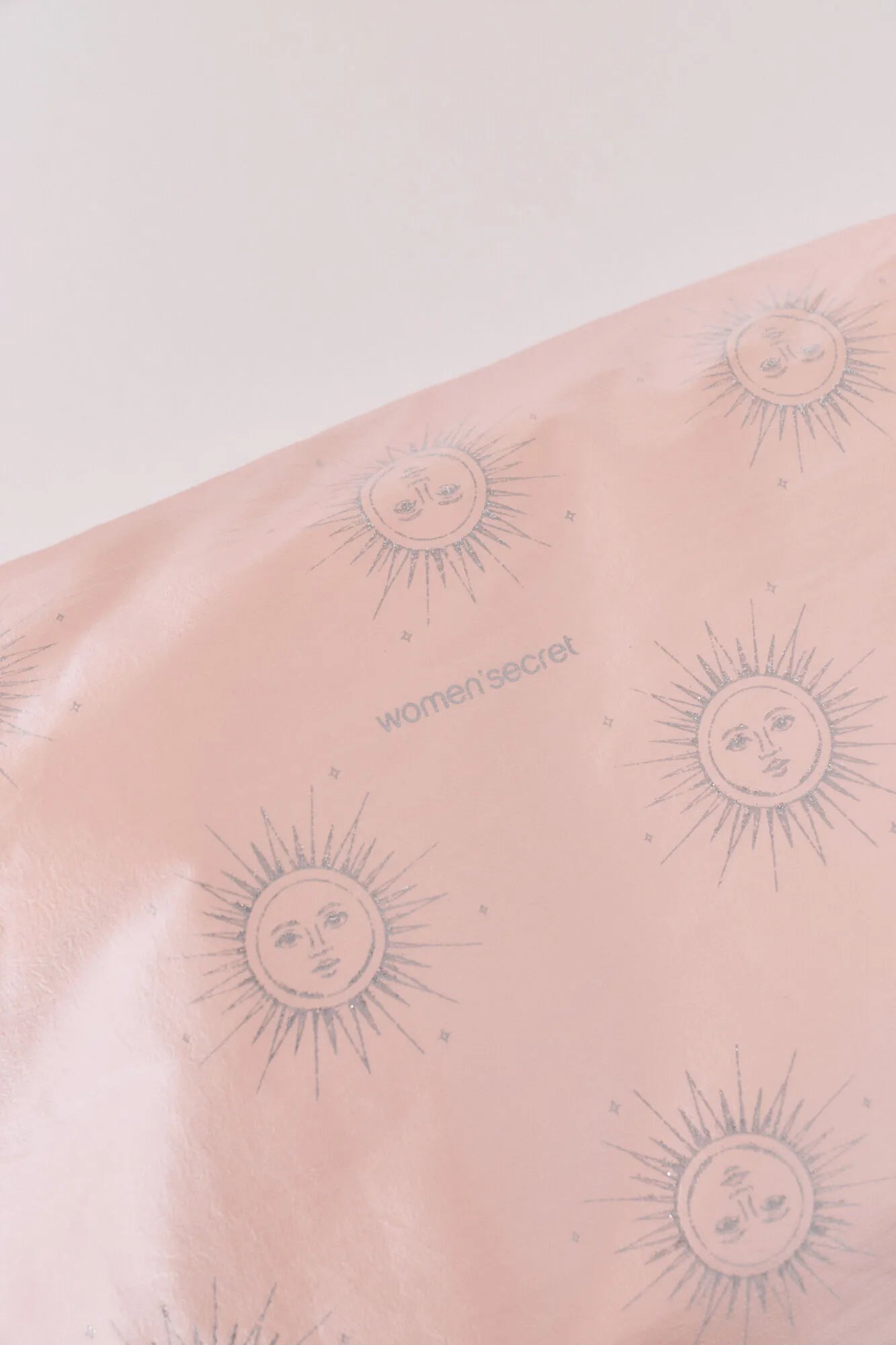 Women Secret_Pink_Large Pink Puffer Satin-Finish Vanity Case_4842043_70_06