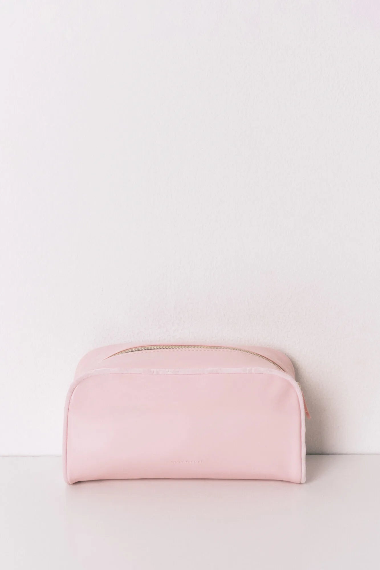 Women Secret_Pink_Large Pink Vanity Case Leather Toiletry Bag_4842047_73_05