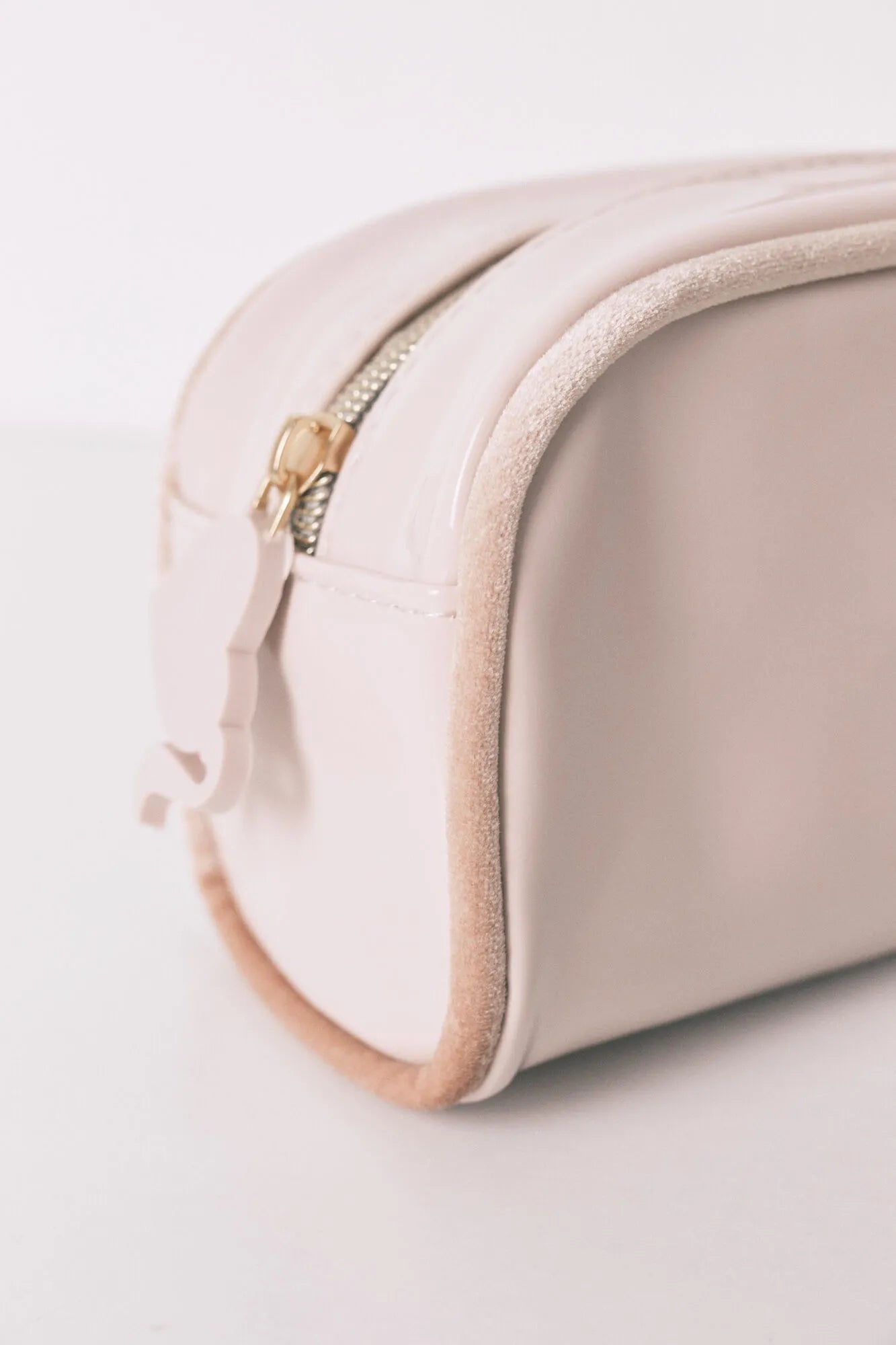 Women Secret_Pink_Small White Patent Leather Toiletry Vanity Case_4842048_72_02