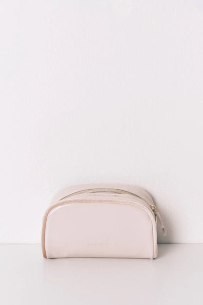 Women Secret_Pink_Small White Patent Leather Toiletry Vanity Case_4842048_72_04