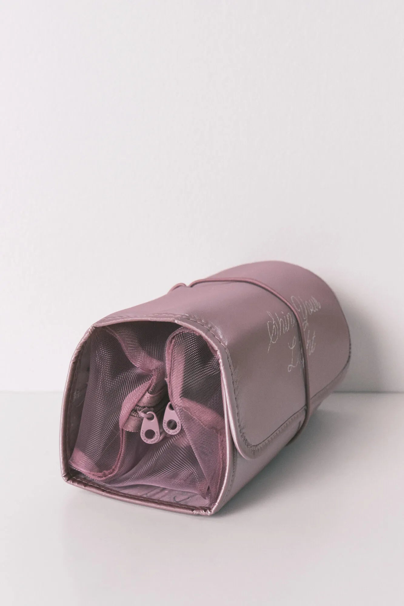 Women Secret_Pink_Medium Vanity Case with Pink Satin-Finish_4842056_71_04