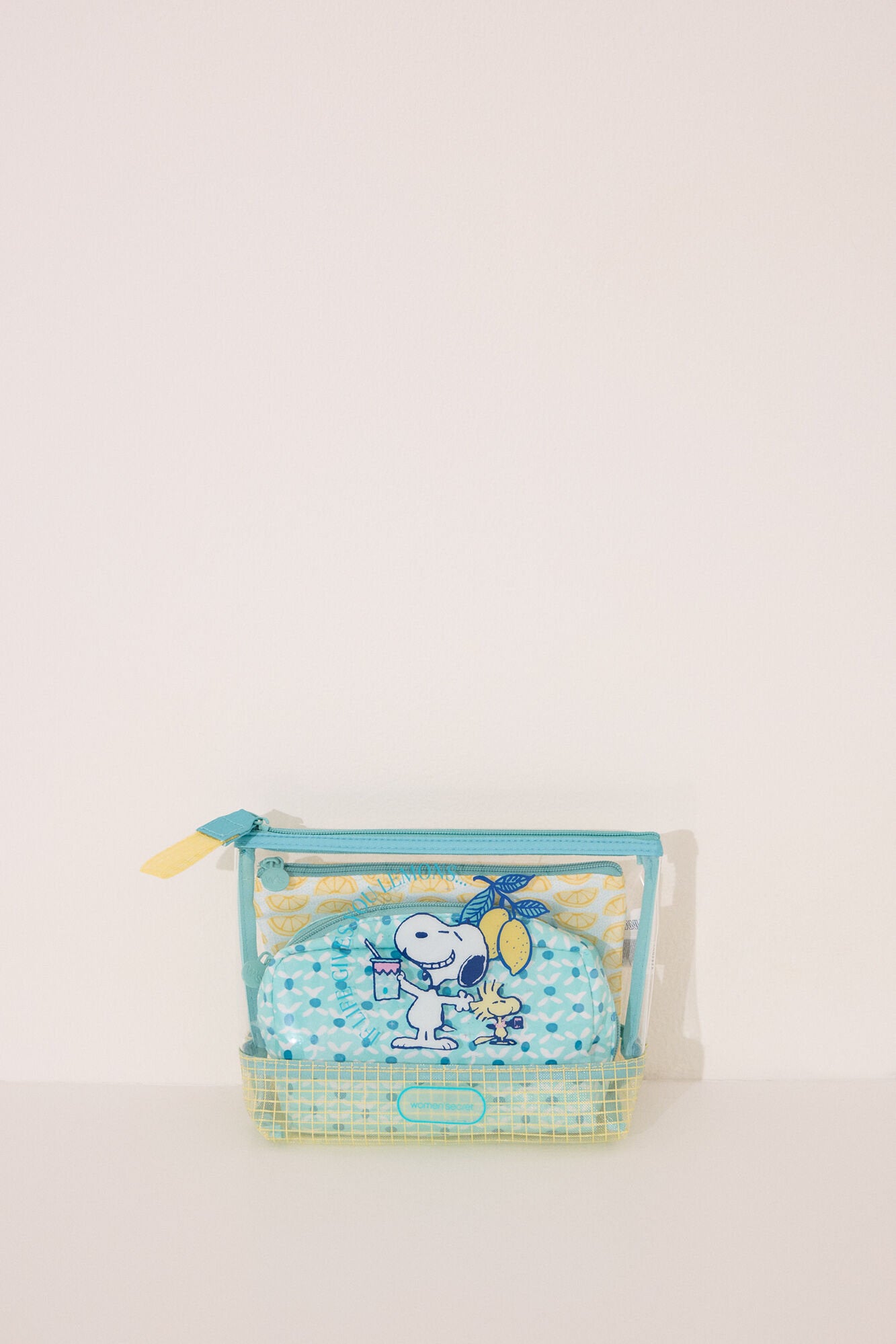 Women Secret_Multicoloured Snoopy Vanity Case Pack_4842920_98_02