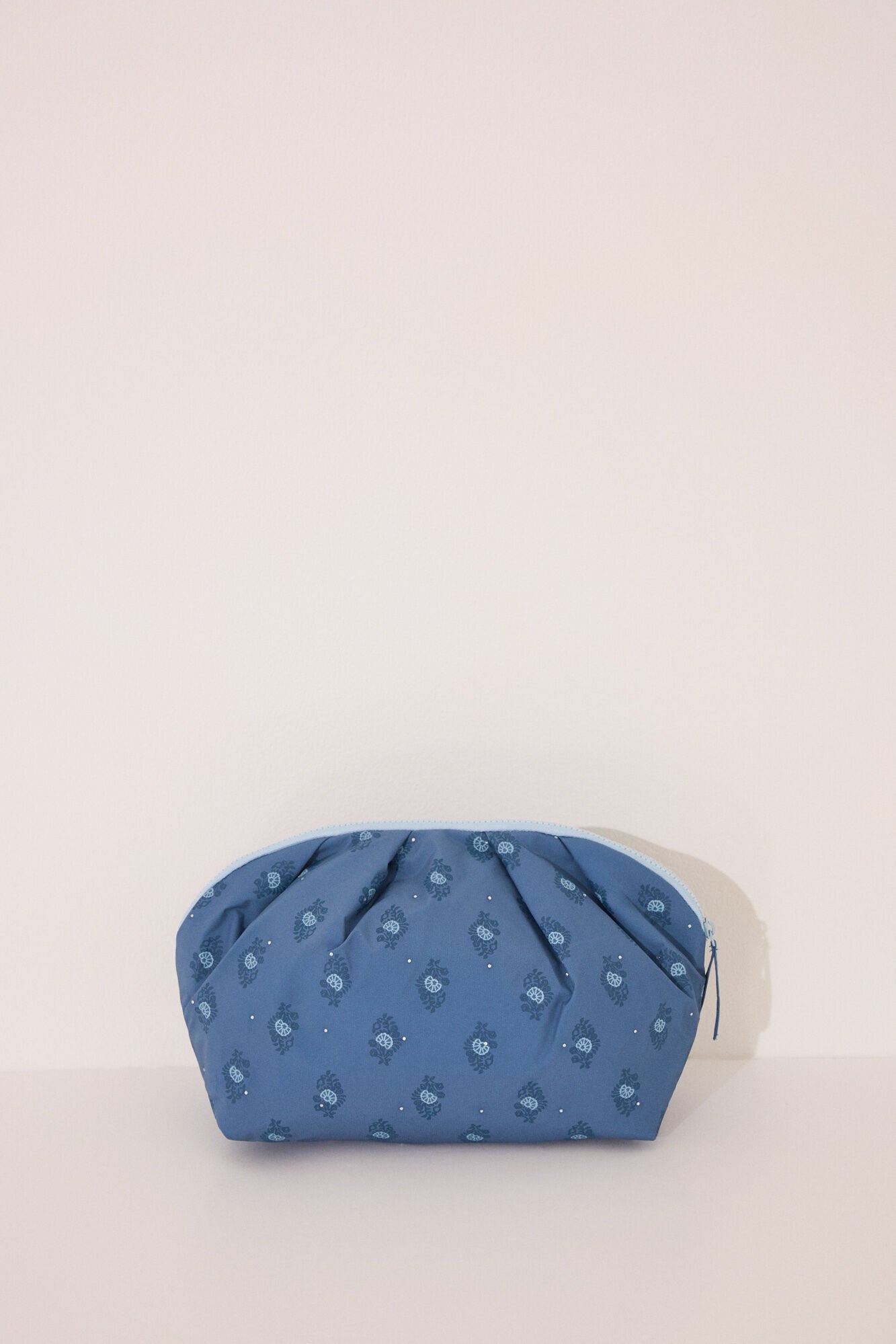 Women Secret_Large Quilted Blue Print Vanity Case_4842924_19_03