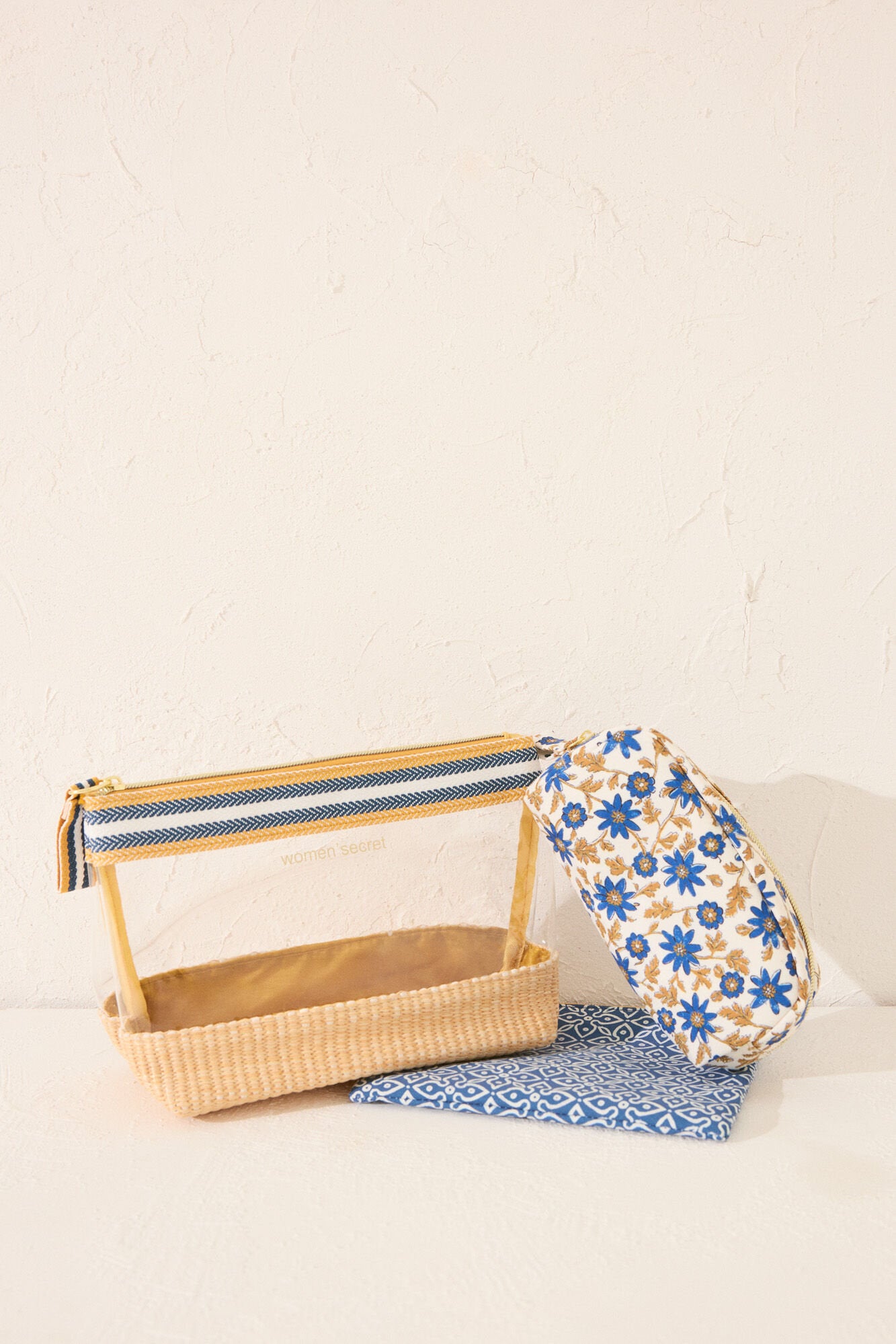 Women Secret_Pack of 3 Flower Print Toiletry Bags_4842927_19_02