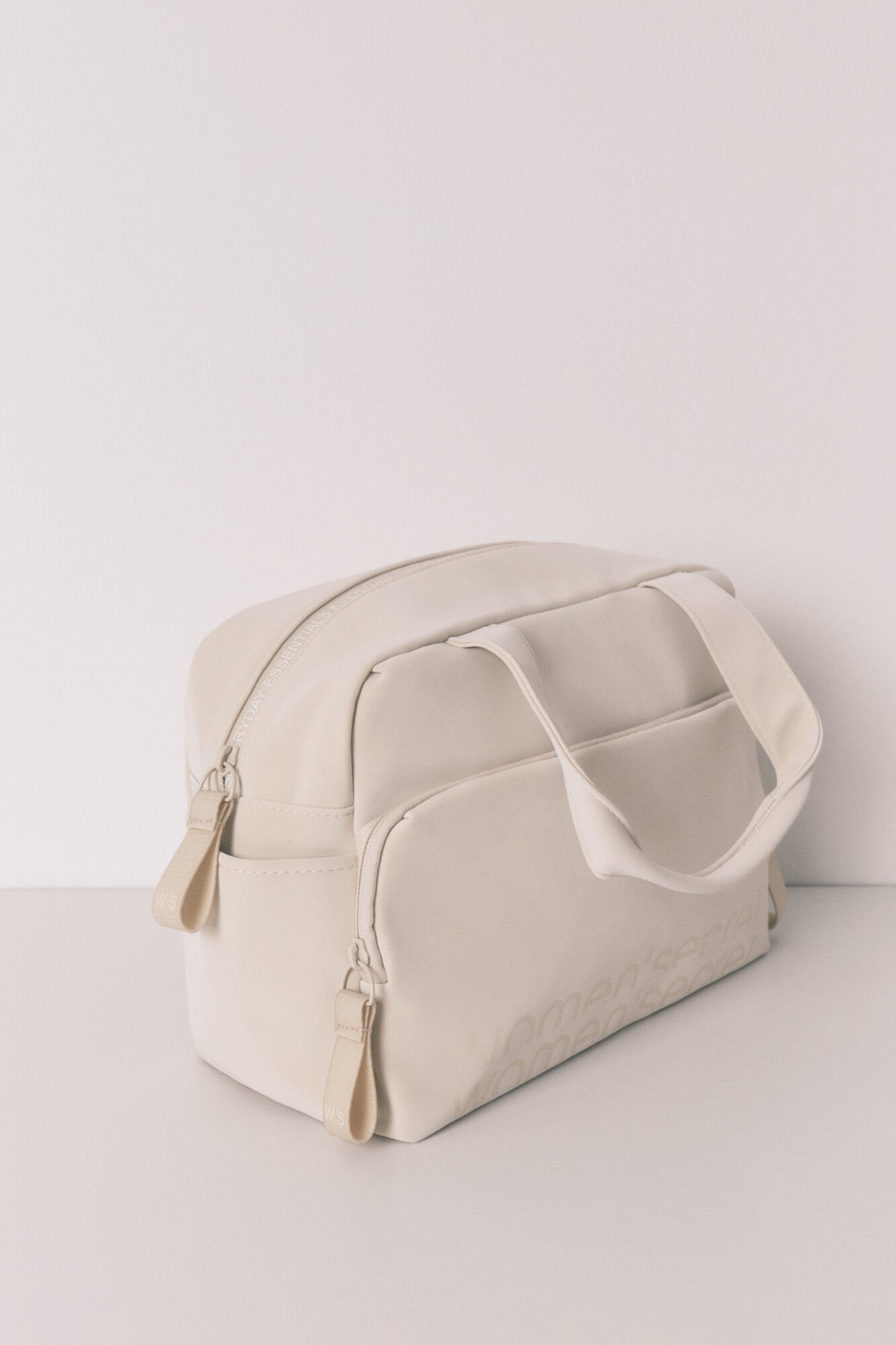 Women Secret_Large Ivory Rubber Vanity Case_4842934_96_05