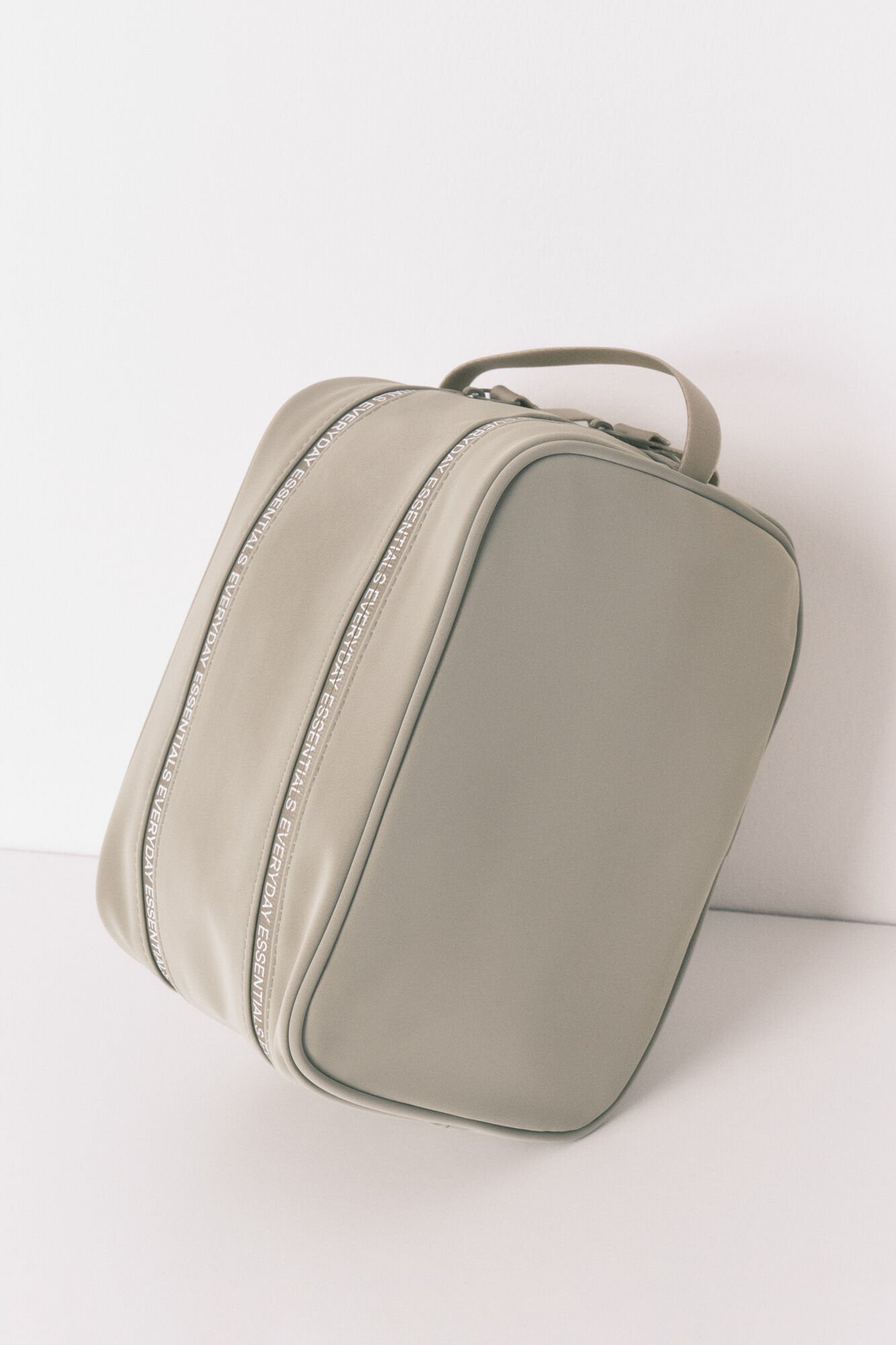 Women Secret_Large Rubber Khaki Vanity Case_4842935_91_03