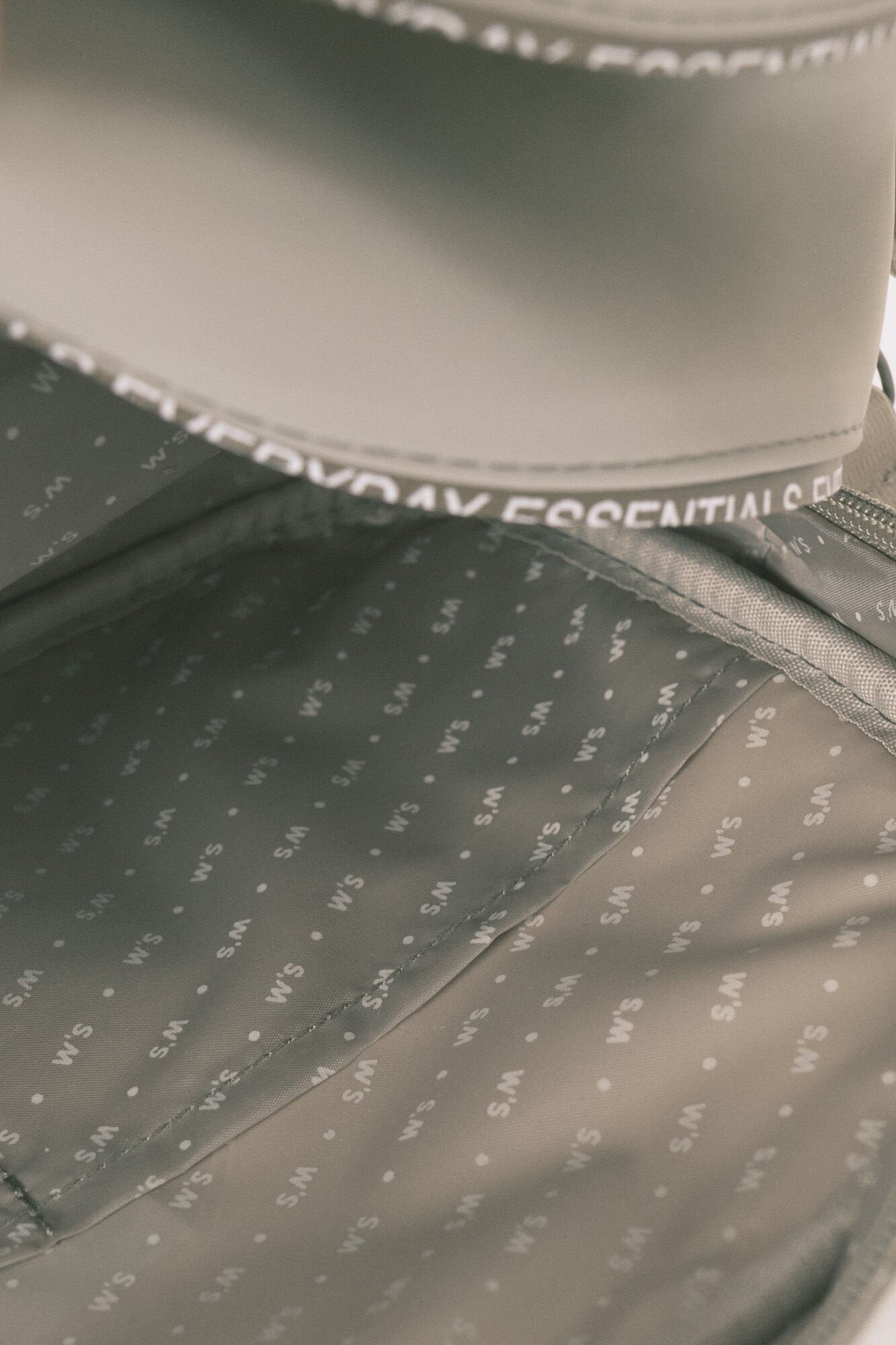 Women Secret_Large Rubber Khaki Vanity Case_4842935_91_05