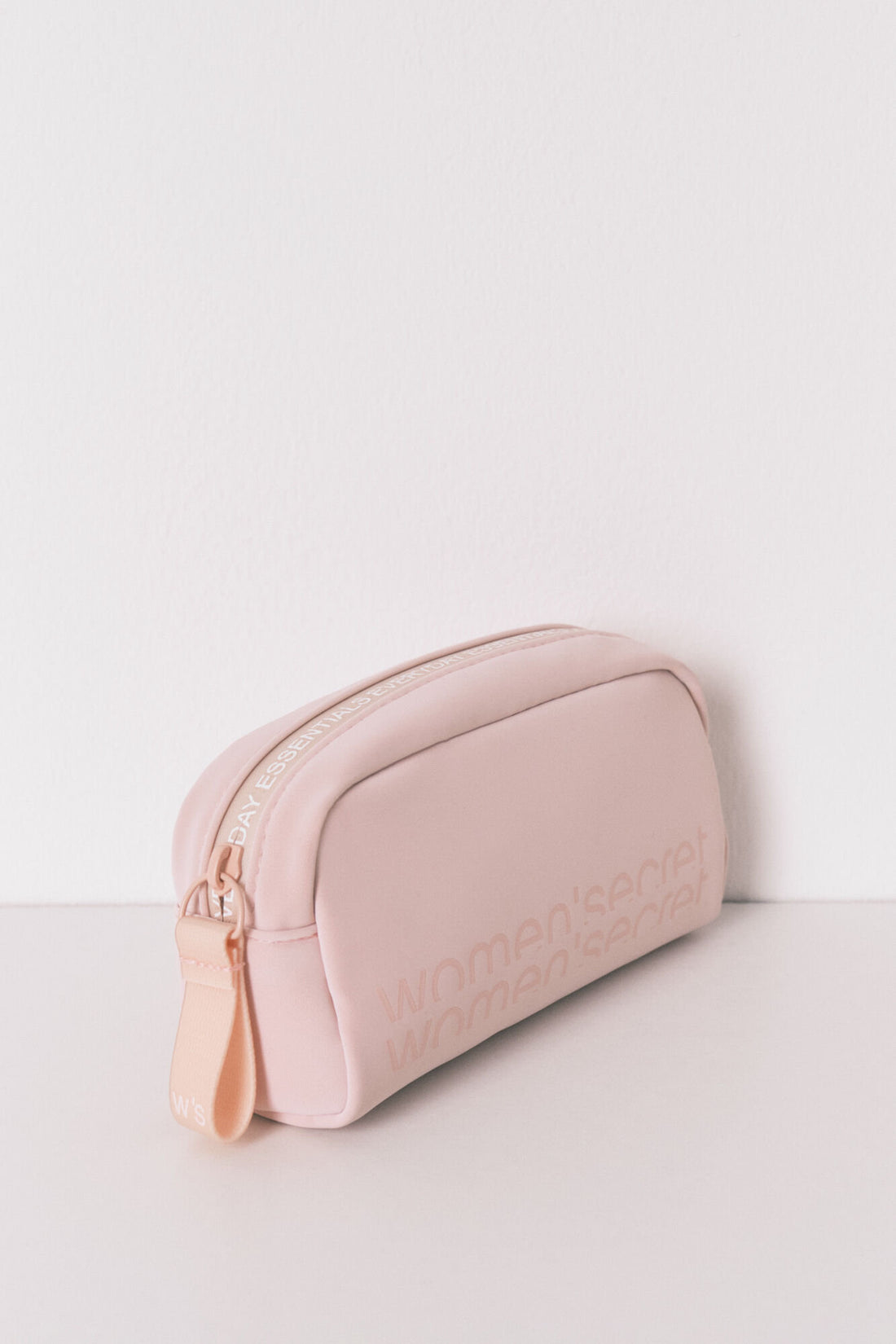 Women Secret_Small Pink Rubber Vanity Case_4842938_71_01